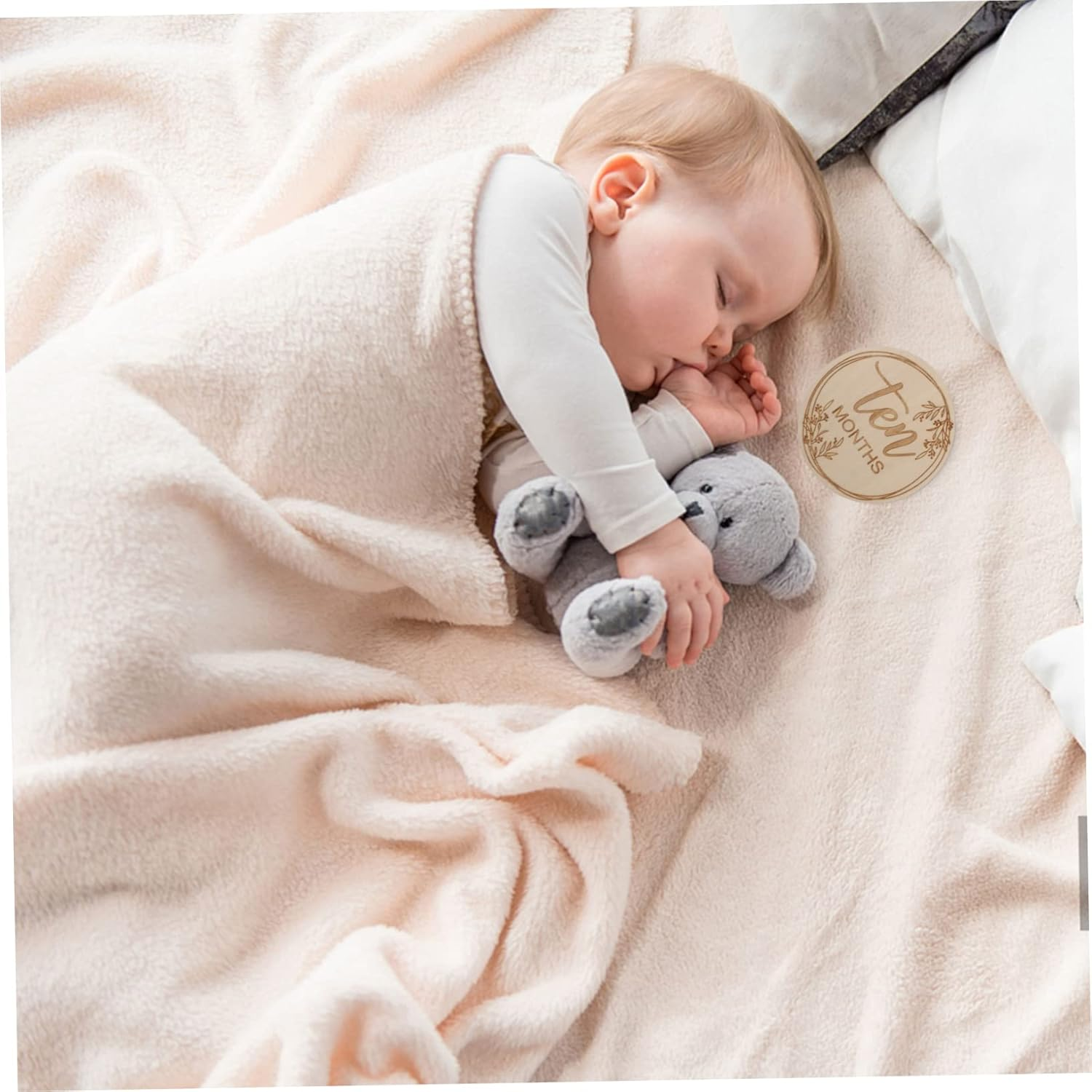 YARNOW 1 Set Newborn Milestone Cards Beautiful Wooden Growth Cards for First Year Unique Photo Props to Track Growth Safe and Healthy Material