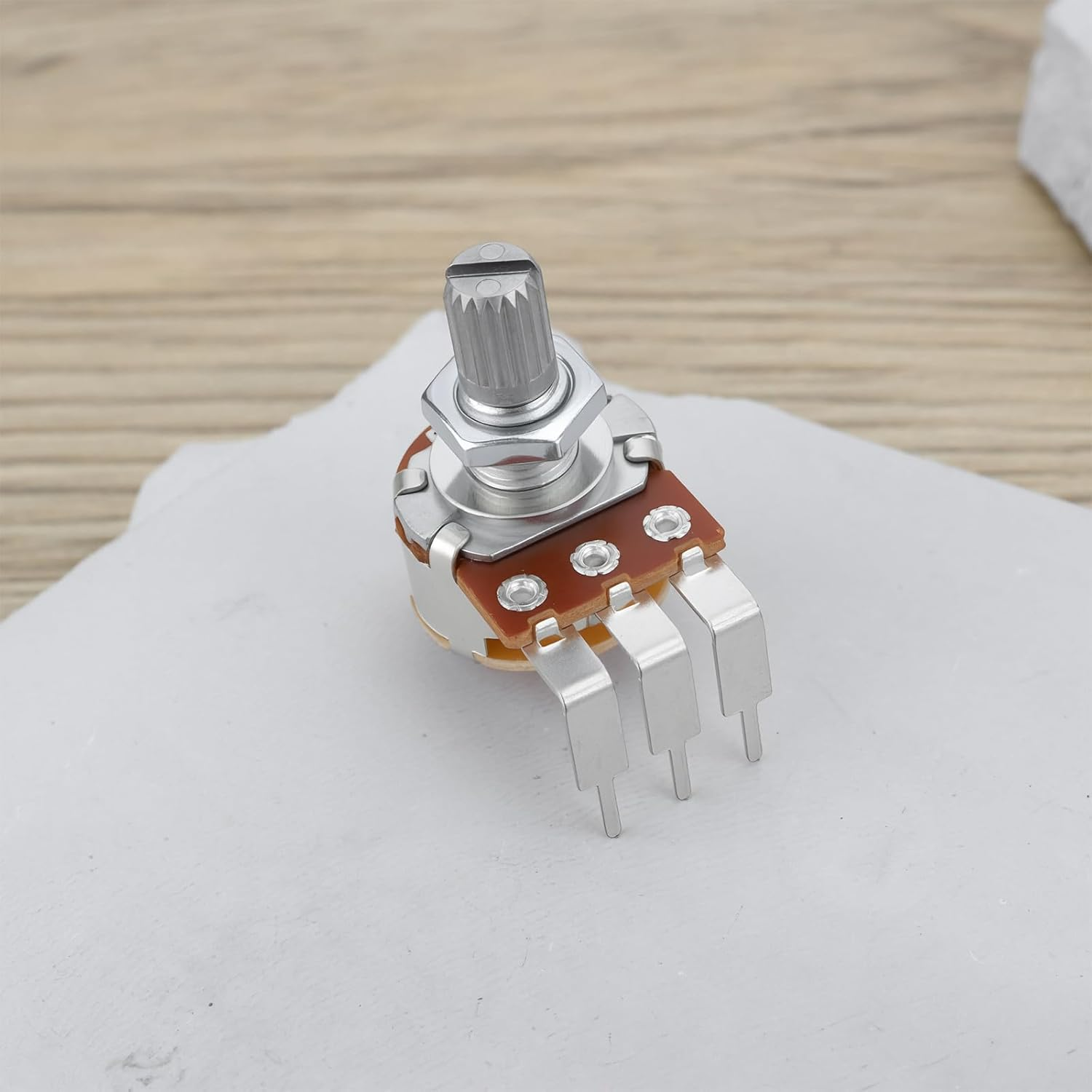 Be in Your Mind 5Pcs B500K 500K Three Terminal Angled Linear Potentiometer for Audio Adjustment Power Amplifier Equipment with Washers and Nuts image number 1