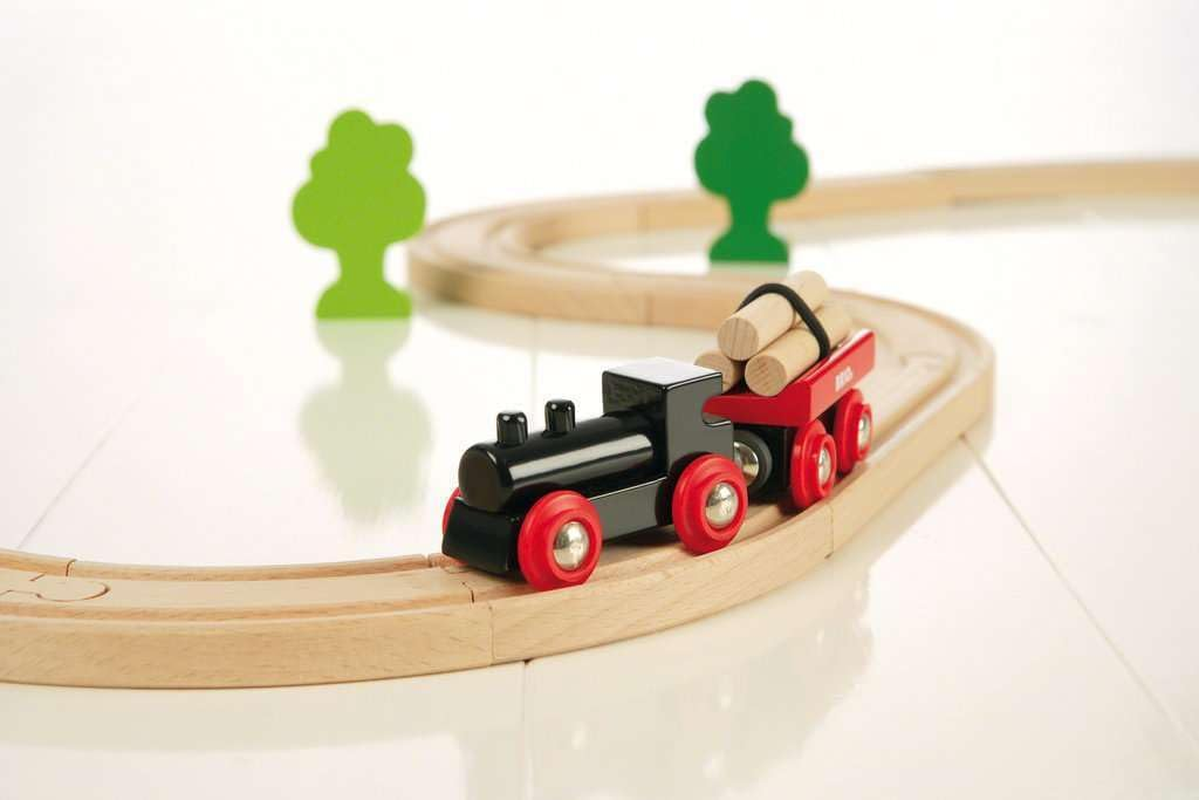BRIO 33042 Classic Little Forest Train Set &ndash; 18-Piece Wooden Railway with Engine, Carriages & Tracks, Forest Adventure Role Play Toy, Age 3 Years+ image number 3