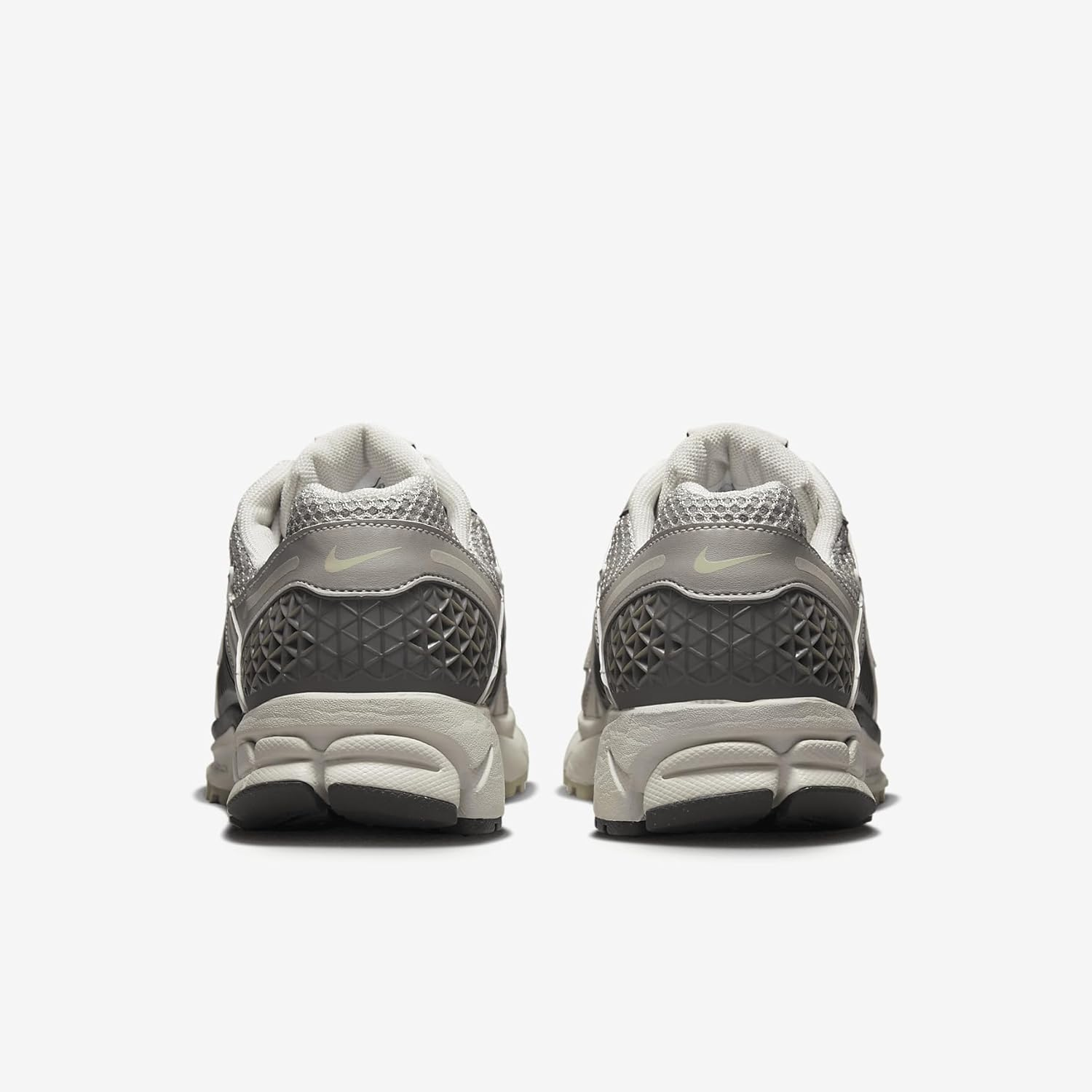 Nike Zoom Vomero 5 Women'S Shoes (FB8825-001, Cobblestone/Light Bone/Medium Ash/Light Bone) image number 5