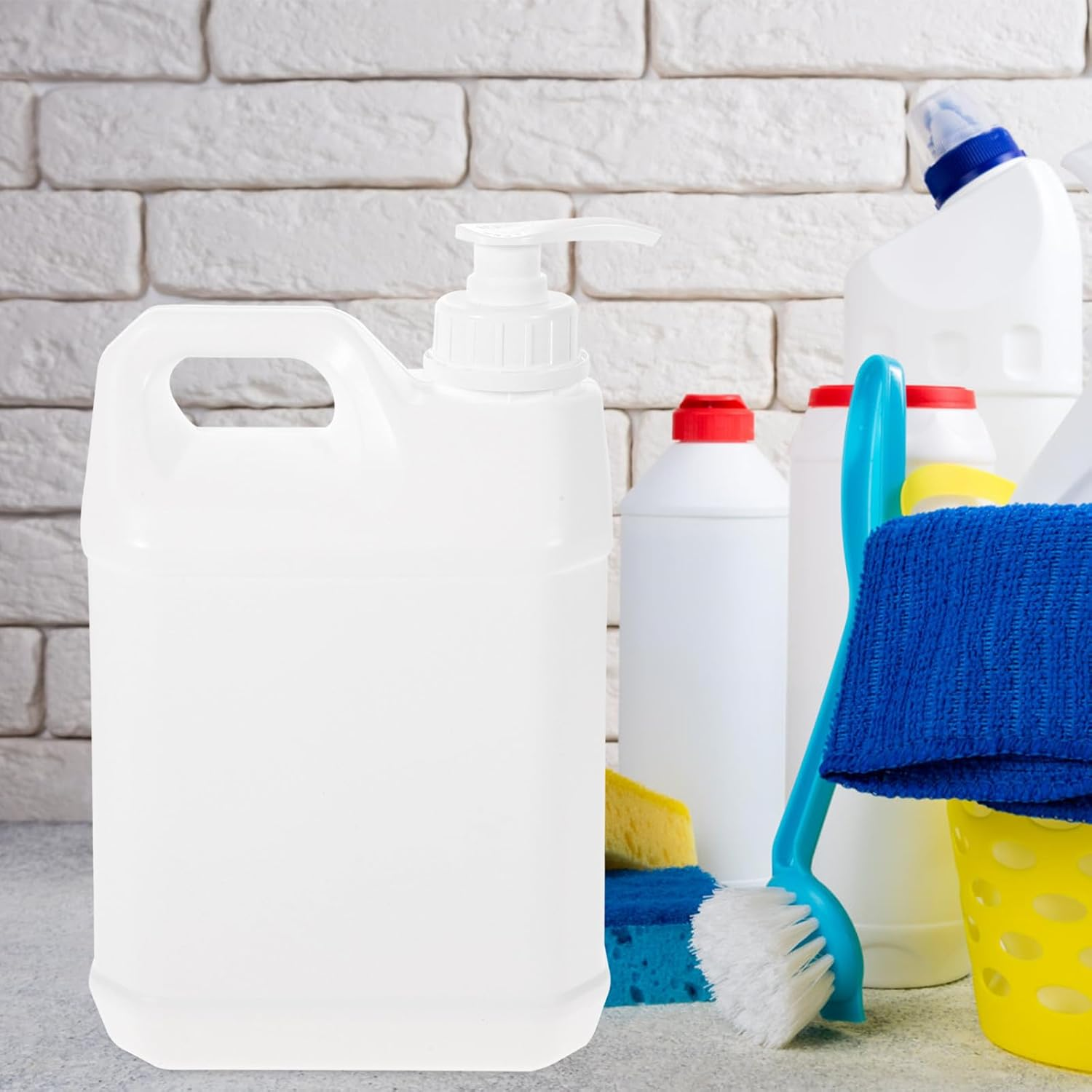 Sewroro Large Capacity 2.5L Refillable Pump Bottle for Cosmetics and Chemicals, White Plastic Dispenser Container with Leak-Proof Seal, Suitable for Bathroom and Personal Care Use image number 6