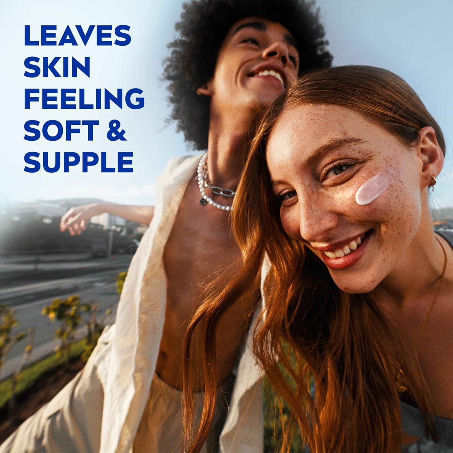 NIVEA Soft Moisturising Cream 200Ml | Face and Body Lotion | with Vitamin E & Jojoba Oil | Softening and Hydrating Formula | Skin Types | Long-Lasting Moisture image number 3