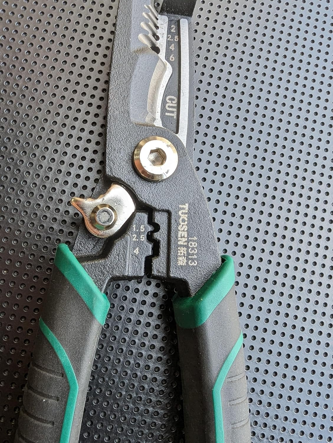 7-In-1 Wire Stripper Tool, Wire Breaking Pliers, Cable Cutters, Needle Nose Plier, Multifunctional Electrician Pliers for Crimping, Cutting, Stripping, Shearing, Clamping image number 4