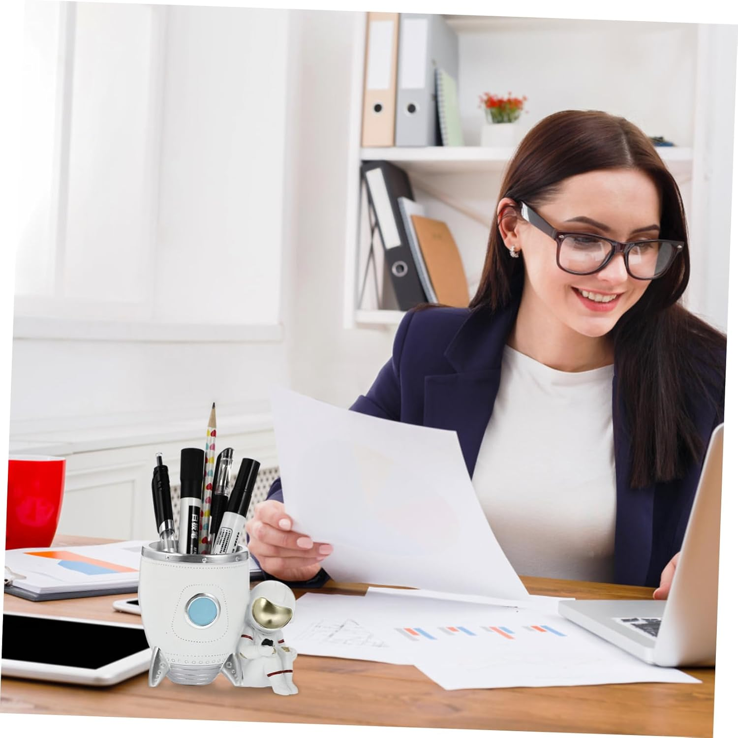 NUOBESTY Resin Astronaut Rocket-Shape Pen Holder Storage Desk Organizer for Home Office Ergonomic Desk Accessory image number 6