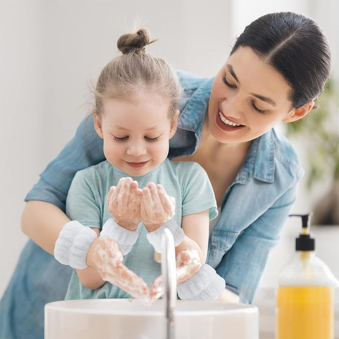 2 Pairs of Spa Wrist Wash Bands, Face Wash Bracelets, Coral Absorbent Bracelet for Washing, Pink + White, for Women, Prevents Spilling of Liquid image number 5