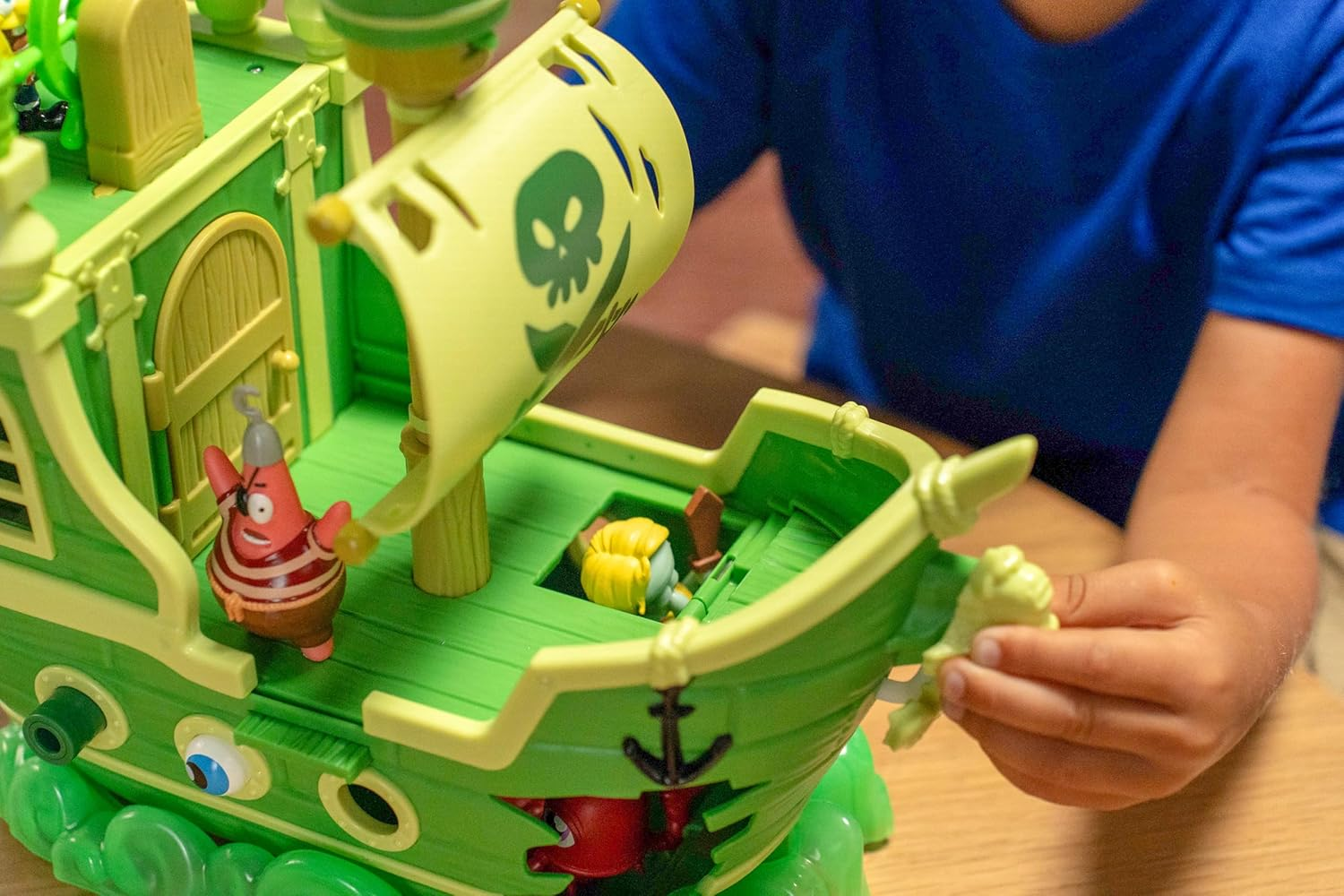 Spongebob Squarepants Movie: the Search for Squarepants - the Flying Dutchman&rsquo;S Ship Playset with 6 Exclusive Figures, Lights, Motion & Hidden Features for Kids Ages 3+ image number 1