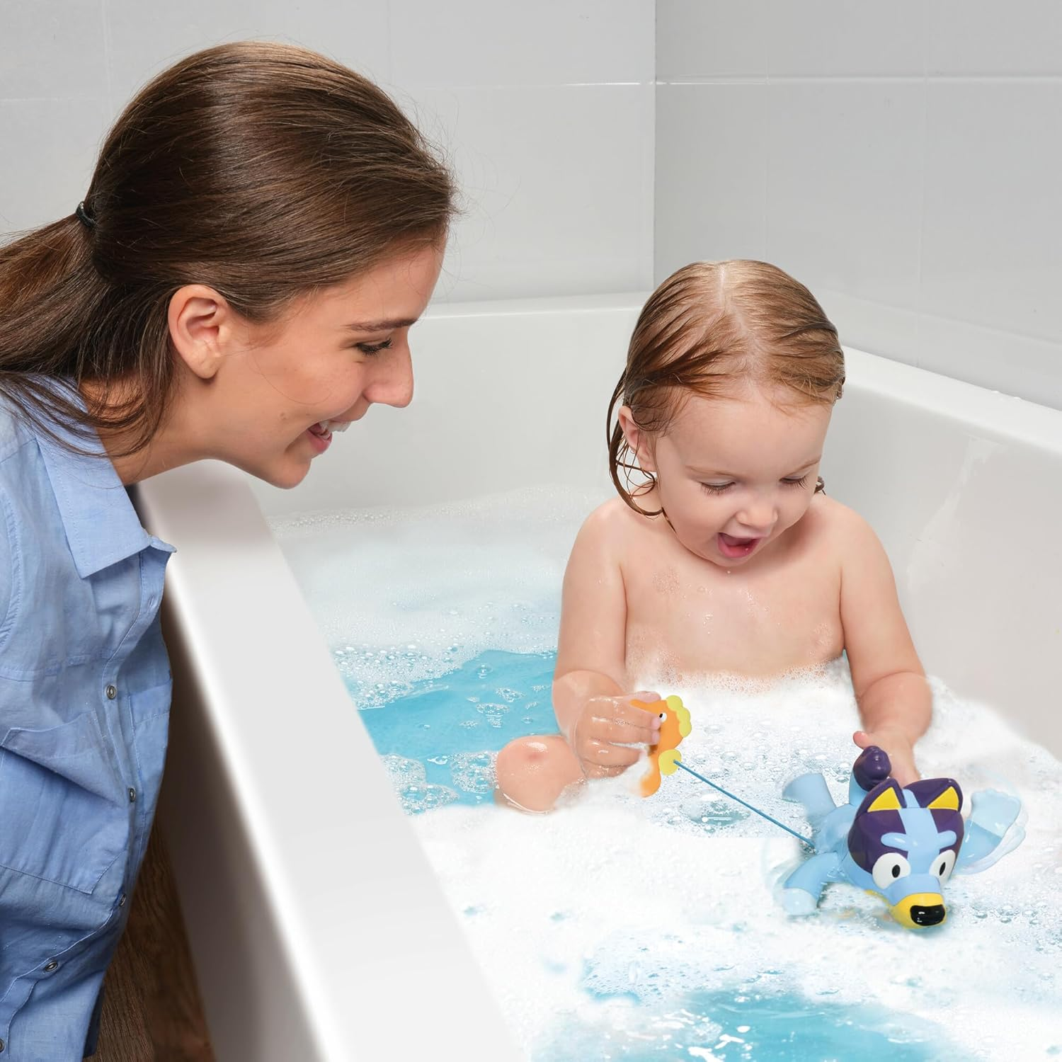 Tomy Toomies Swimming Bluey - Toddler Bath Bluey Toy with Pull String Seahorse, Swims on Front and Back - Interactive Water Play Bluey Toys - Baby Bath Toys and Swimming Pool Toys for +18 Months Old image number 3