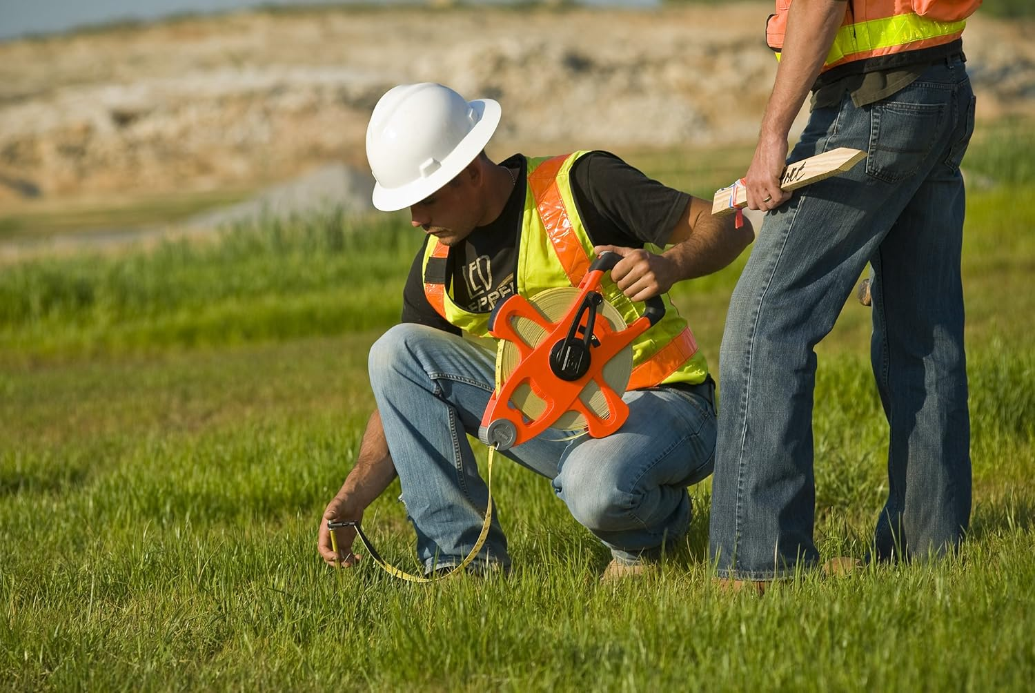 Lufkin FE200D 1/2" X 200' Engineer'S Hi-Viz Orange Fiberglass Tape Measure, 10Ths 100Ths image number 1