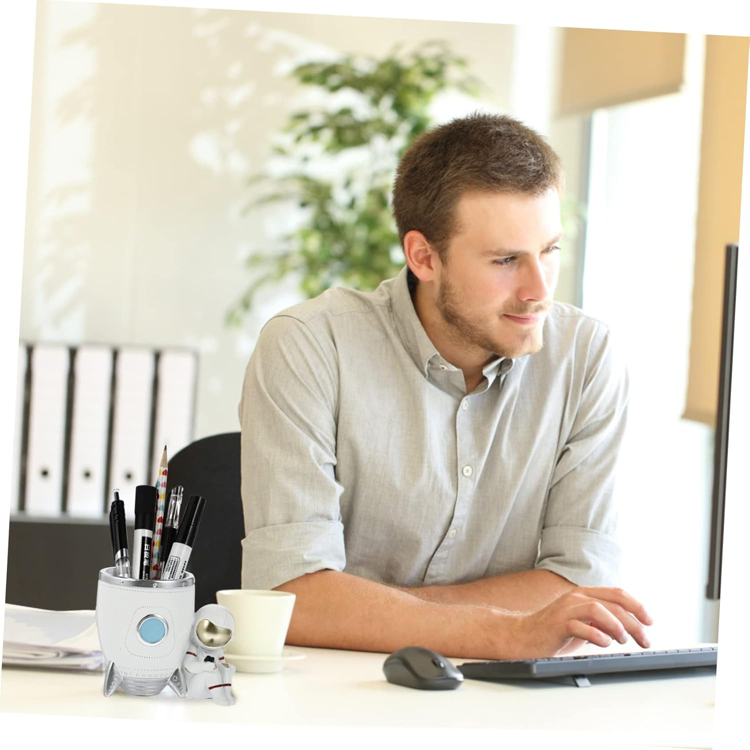 NUOBESTY Resin Astronaut Rocket-Shape Pen Holder Storage Desk Organizer for Home Office Ergonomic Desk Accessory image number 2