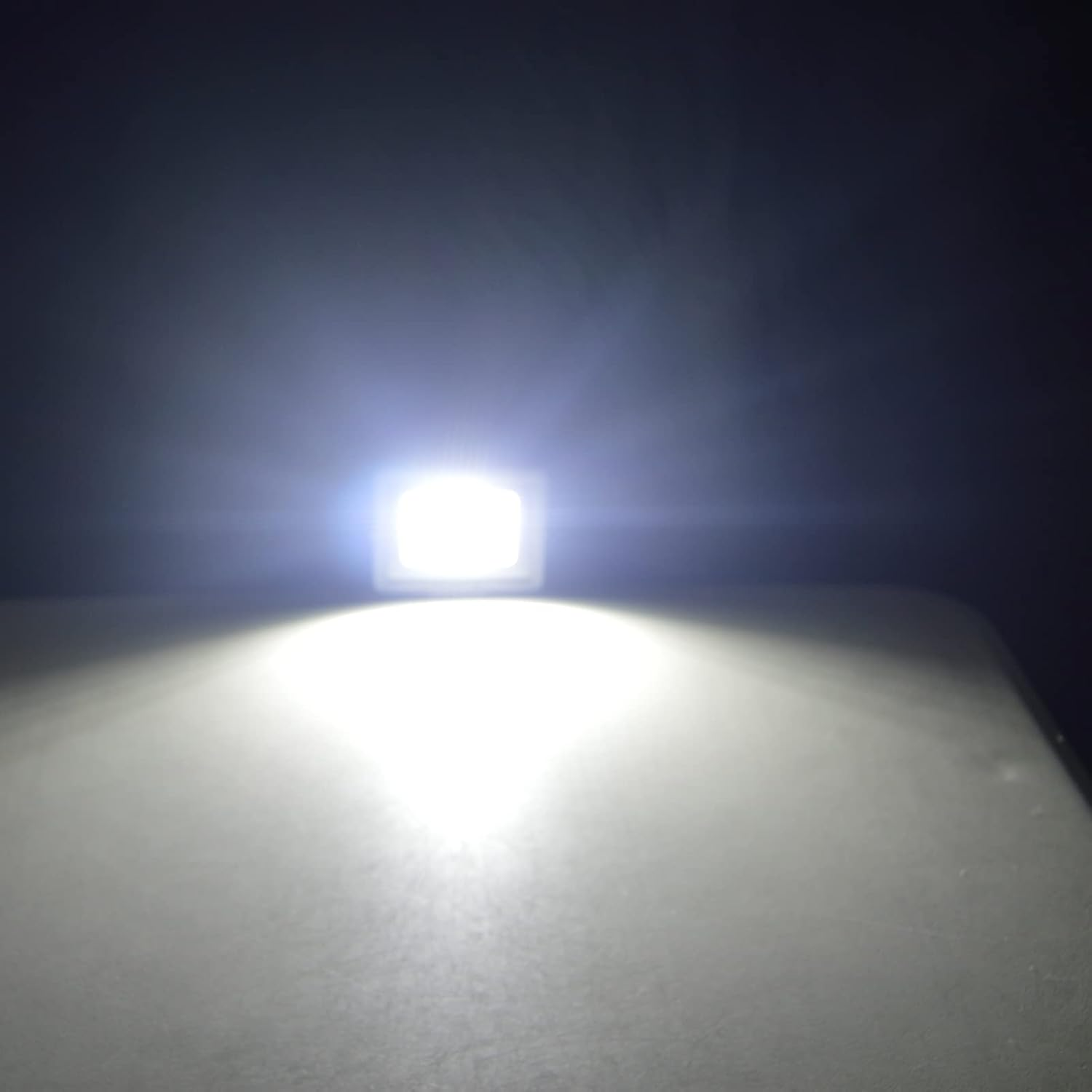 RIGIDON 2 X 20 W LED Outdoor Floodlight, 2000 LM Outdoor Spotlight, 6000 K Cool White IP66 Waterproof LED Floodlight, Outdoor Lamp for Garden, Courtyards, Garage, Hotel, Sports Field, Workshop image number 2