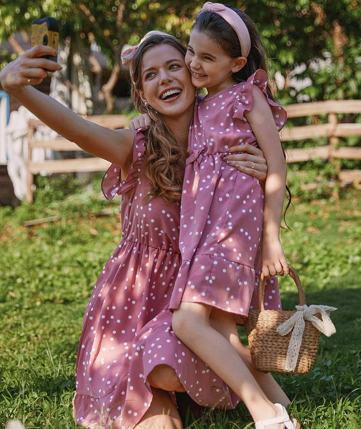 Focamia Pink V Neck Ruffle Short-Sleeve Splicing Butterfly and Floral Print Dress for Mom and Me image number 5