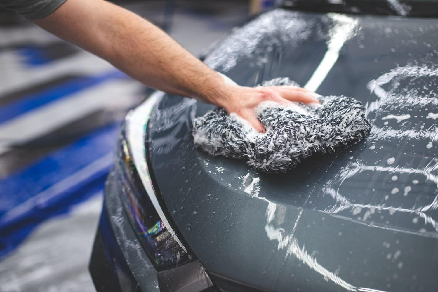 The Rag Company - the Cyclone Ultra Wash Mitt 8In X 9In and Cyclone Ultra Wash Pad 10In X 10In - 70/30 Blend Korean Microfiber, Foam Padding, Scratch-Free, Lint-Free, Black (2-Pack) image number 4