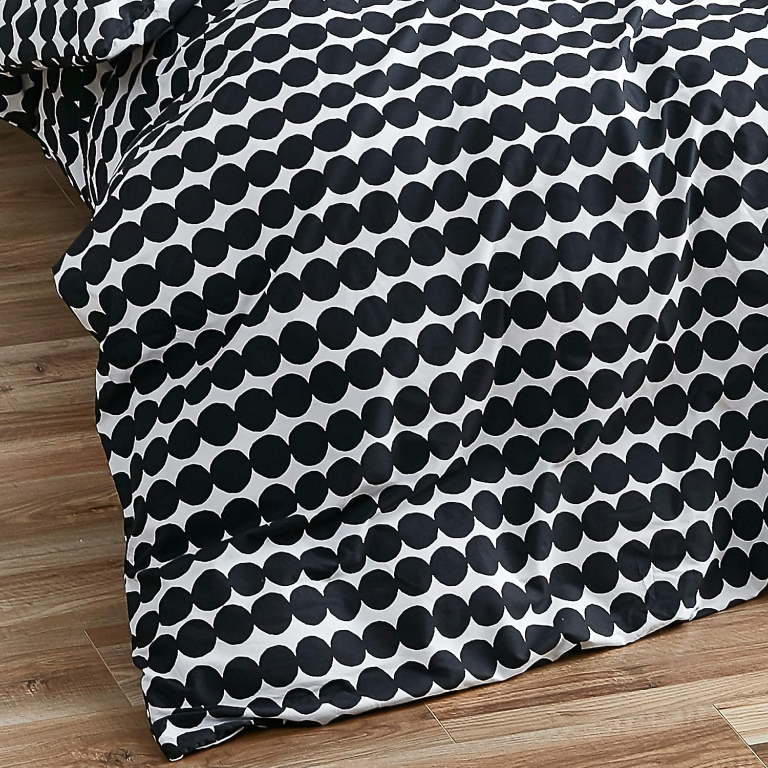 MARIMEKKO - Queen Duvet Cover Set, Cotton Bedding with Matching Shams & Button Closure, All Season Home Decor (Rasymatto Black, Queen) image number 1