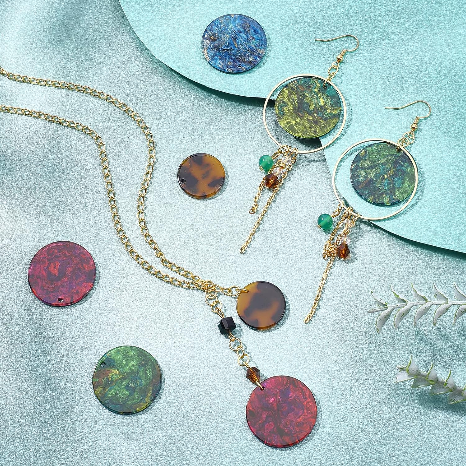 Pandahall 40Pcs 4 Color Resin Flat round Charms, Cellulose Acetate Pendants Geometric Crafts Charms with Hole for Necklace Earring Jewelry Making, 27.5Mm/1.08Inch