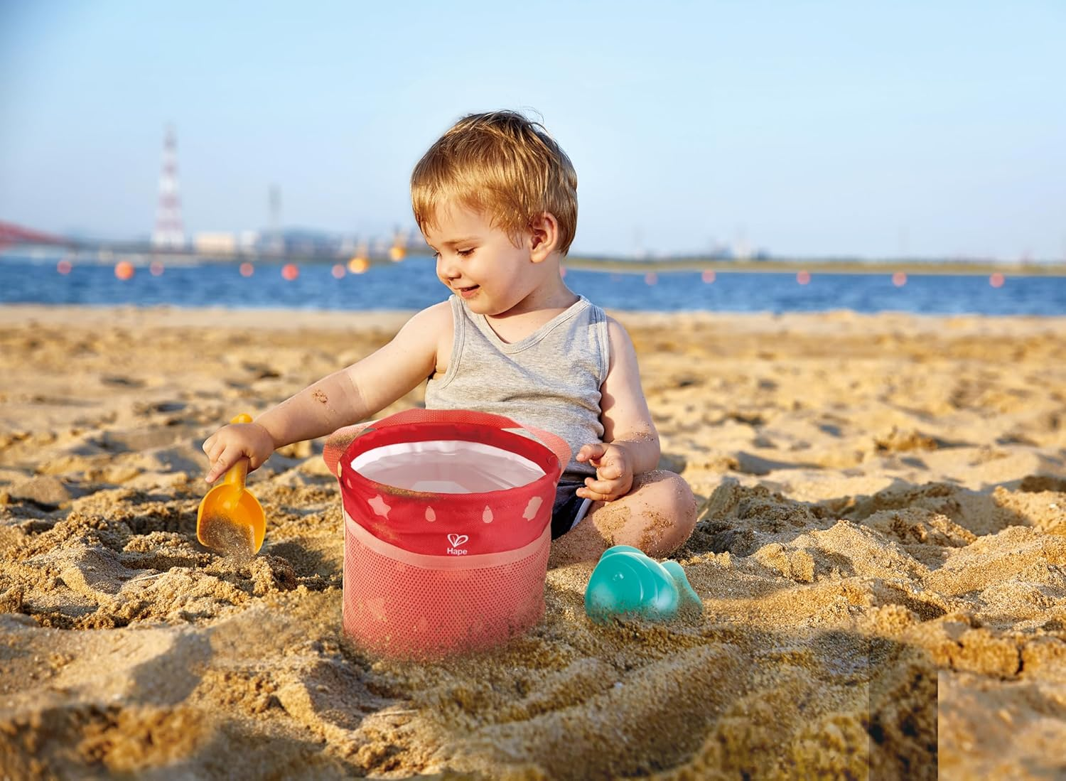 Hape Beach Toys Backpack Set with Sand Tools - Foldable Mesh Beach Bag with Summer Outdoor Play Toys for Kids - Portable Beach and Pool Play Kit image number 1