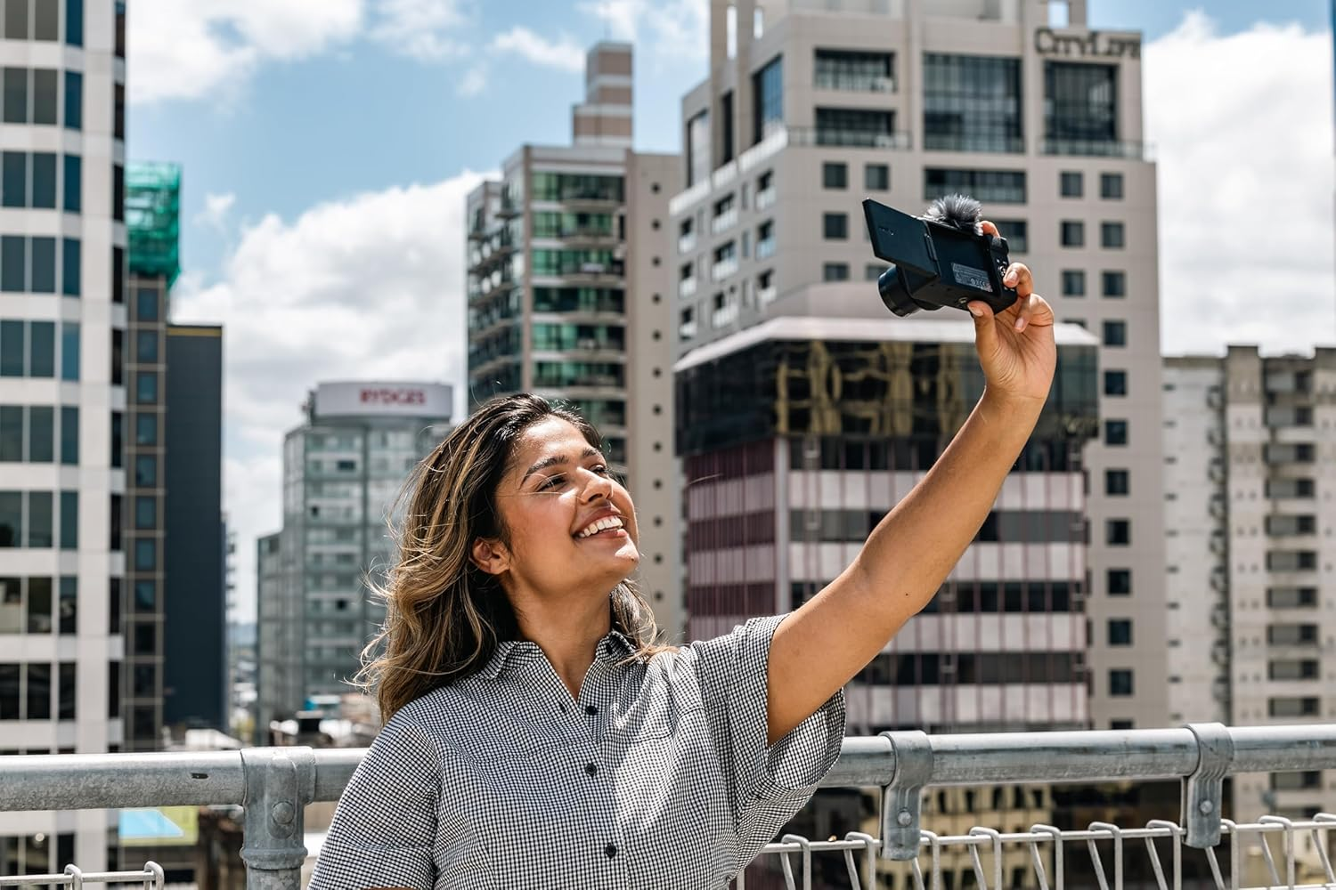 Canon Powershot V1 Vlog Camera image number 3