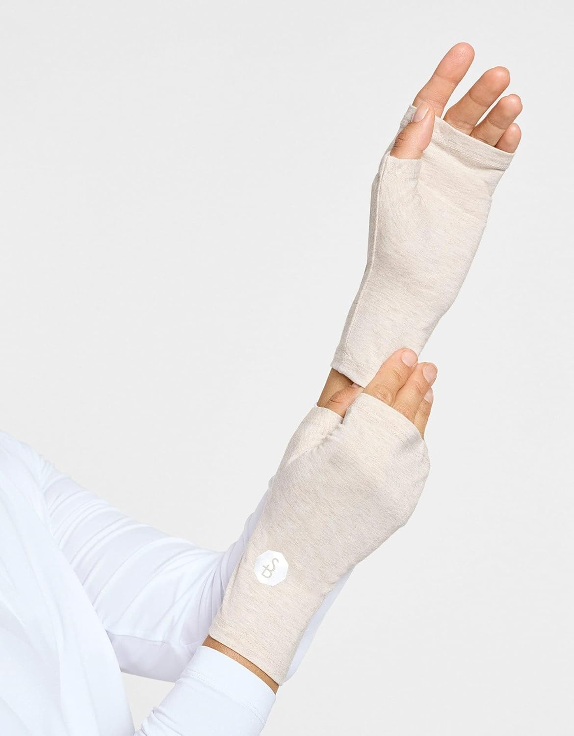 Solbari Unisex Hand Covers UPF 50+, Breathable UV Protection, Fingerless Gloves for Sensitive Skin, Outdoor Accessory image number 6