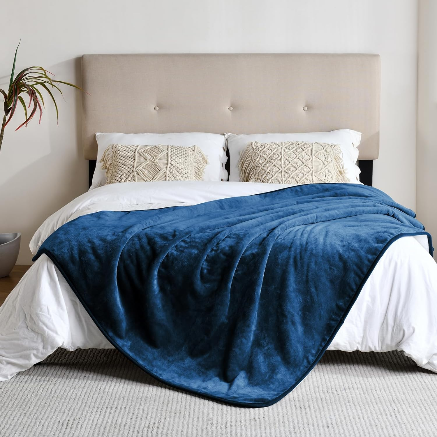 Waterproof Blanket for Bed Couch Sofa, Soft Liquid Pee Proof Pet Blankets for Dogs Cats, Reversible Sherpa Fleece Blanket for Furniture Protector (Navy Blue, 152X203Cm) image number 4