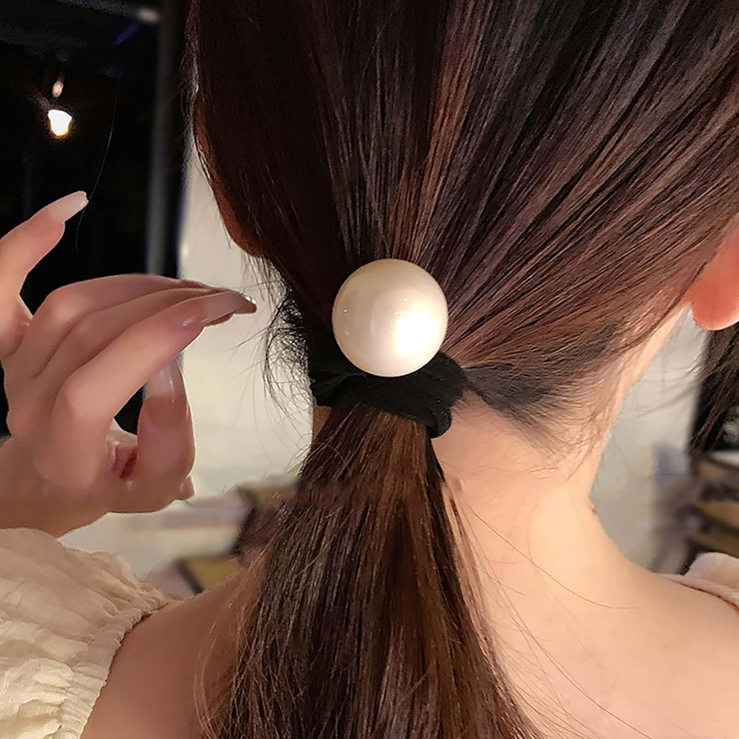 Inateannal Pearl Elastic Hair Bobbles Large Pearl Hair Bobbles Scrunchies Black Ponytail Holder Hair Band Rope Pearl Hair Accessories Hair Rope Jewellery for Women image number 6