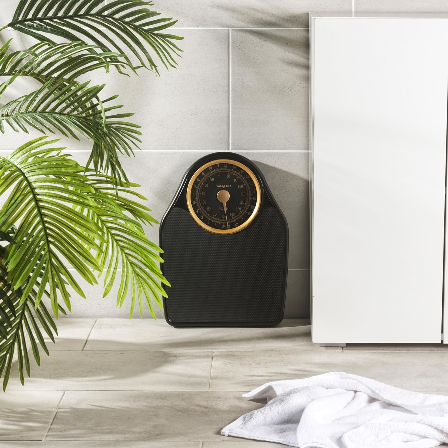 Salter 145 GFEU16 Mechanical Doctor Scales - Body Scales with 150 Kg Load Capacity, Body Fat Scales with Rotary Pointer, Body Weight Scales with Non-Slip Mat, No Batteries Required, Black/Gold