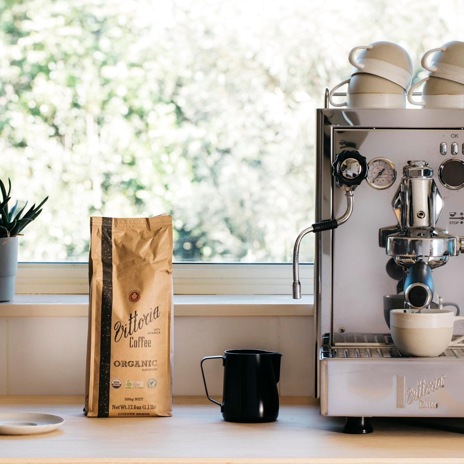 Vittoria Coffee 100% Certified Organic Arabica Coffee Beans 500G. Medium to Dark Roast with Hazelnut, Wildberry, Honey and Lemon Tasting Notes and Perfect for Home Espresso Machines. image number 3