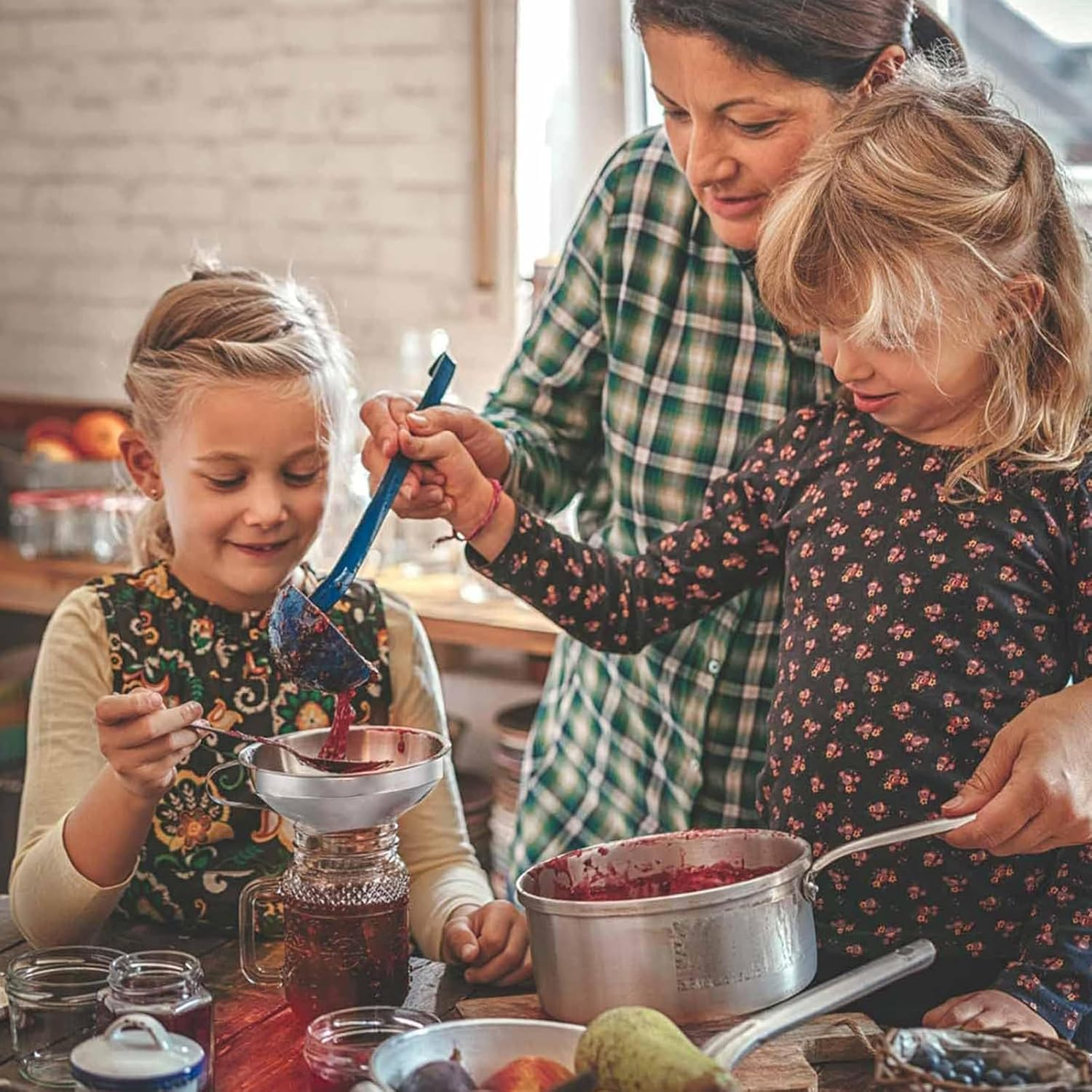 Funnels Stainless Steel Kitchen 13 Cm with Handle, Detachable 200 Mesh Food Strainer and Stainless Steel Filter Strainer, Cleanning Brush for Filter Liquid, Oils, Powder, Juice, Jam image number 3