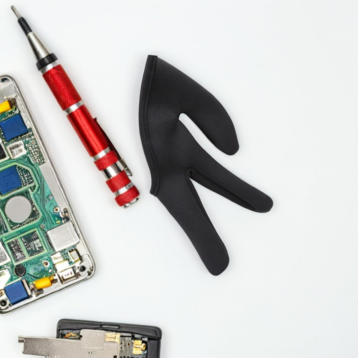 ERINGOGO 2Pcs Heat-Resistant Gloves for Hair Styling Three-Finger Design Black Insulation Gloves for Curling Wand and Straightener Suitable for Professional Hairdressers