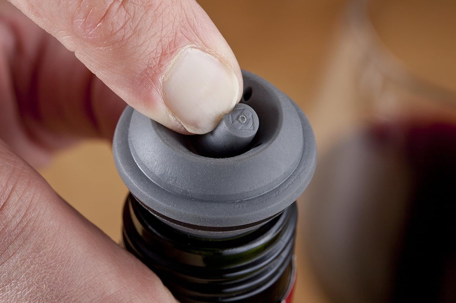 VACUVIN V-15 Wine Storage Equipment, Black & V-5 Set (Total of 3 Stoppers Included) image number 1