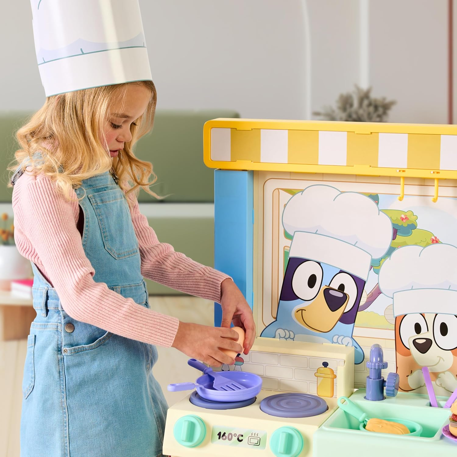 BLUEY Cook with Chef Kitchen Playset, with over 20 Sounds, Phrases, Music and Lights, plus 20 Play Pieces Included, over 3 Feet/ 90Cm Tall, Includes a Chef Hat and Duck Cake image number 6