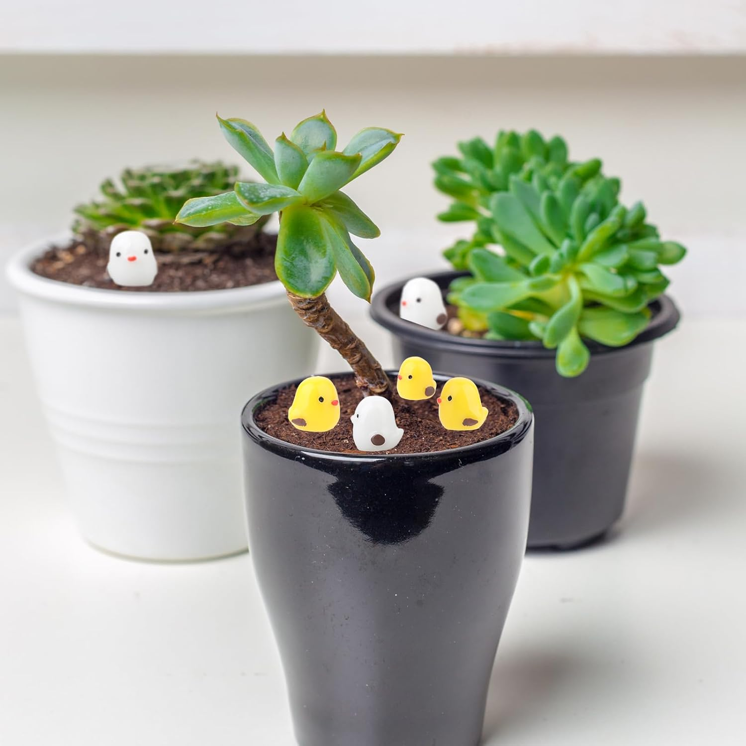 Hariendny 100 Pcs Tiny Chicken Figurines Mini Resin Chickens Model Mini Plastic Chickens Miniature Figurines Miniature Garden Ornaments Accessories for Home Decoration DIY Craft(Yellow&White)