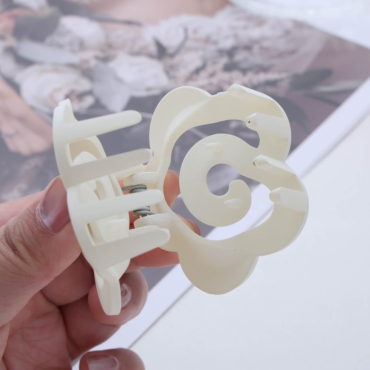 Inateannal Flower Claw Hair Clips Matte Flower Hair Clips White Medium Hair Clip Plastic Thick Hair Non-Slip Strong Hold Claw Camellia Hair Accessories image number 5