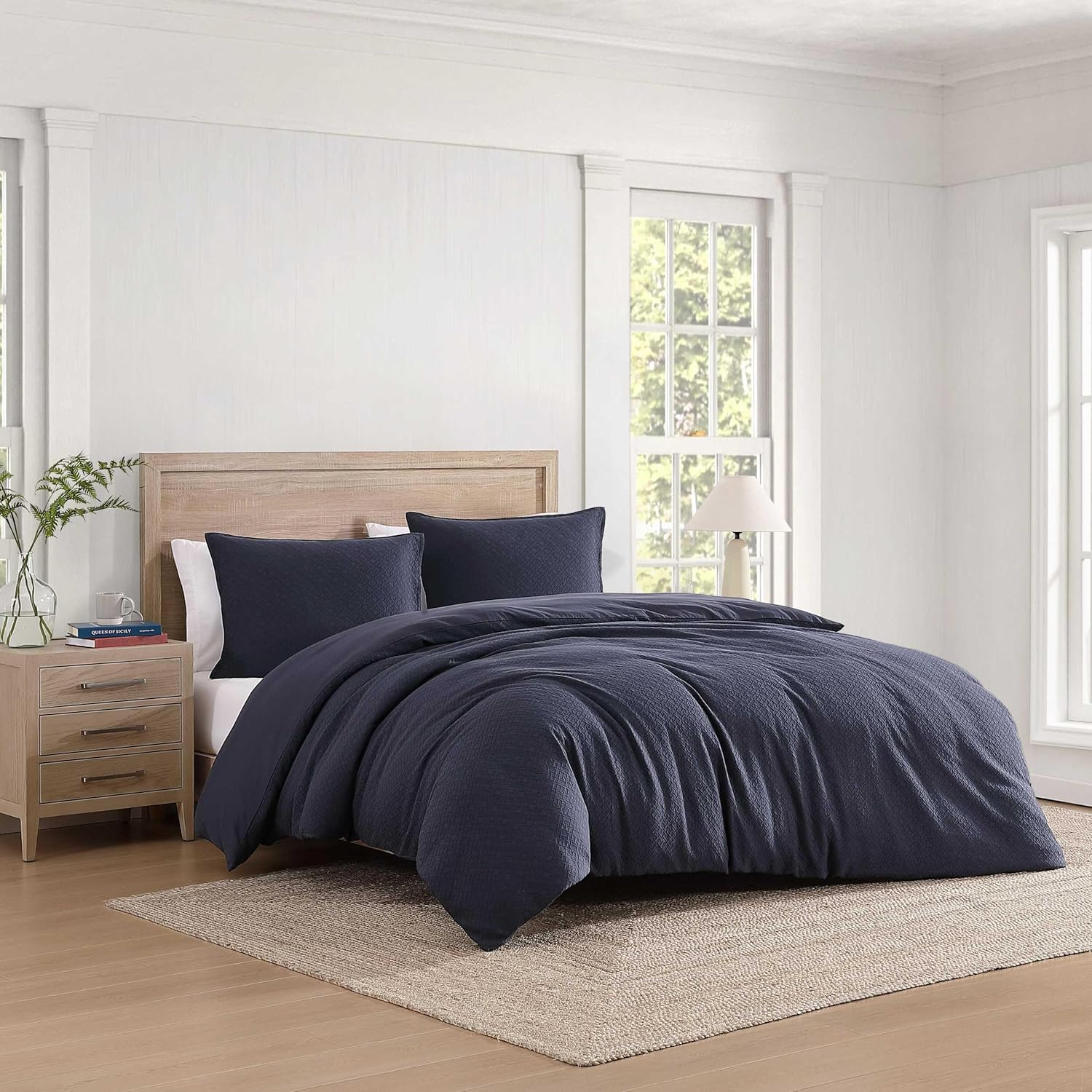 Tommy Hilfiger - Duvet Set, Luxuriously Soft Cotton Bedding with Matching Shams, Textured Design (Monogram Matelass&eacute; Navy, Full/Queen) image number 4