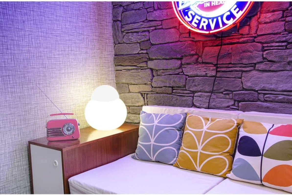 Madison - FREESOUND-VR40P - 30W Vintage Long Life Battery Radio with Bluetooth, USB and FM - Pink image number 6