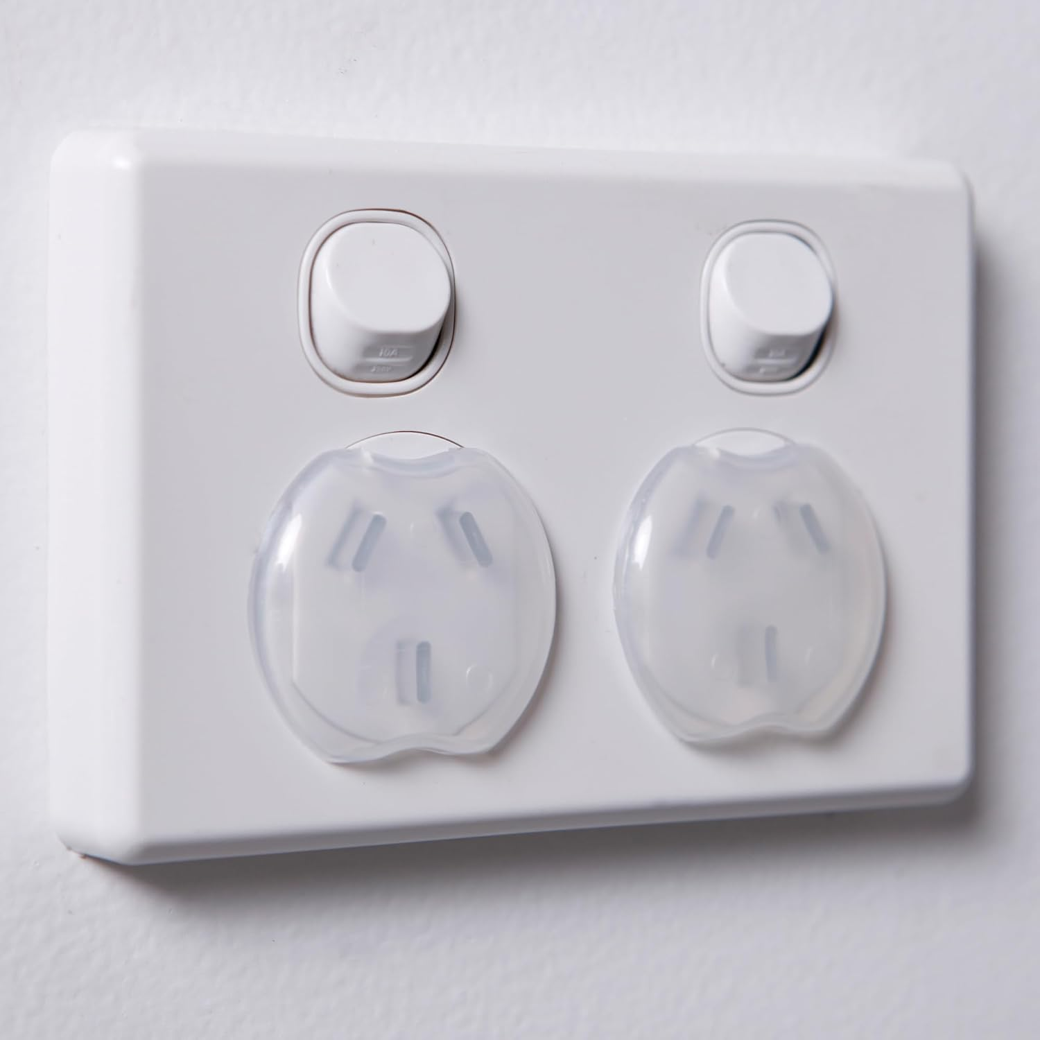 Dreambaby Child Safety Outlet Plug 12-Pieces Pack image number 4