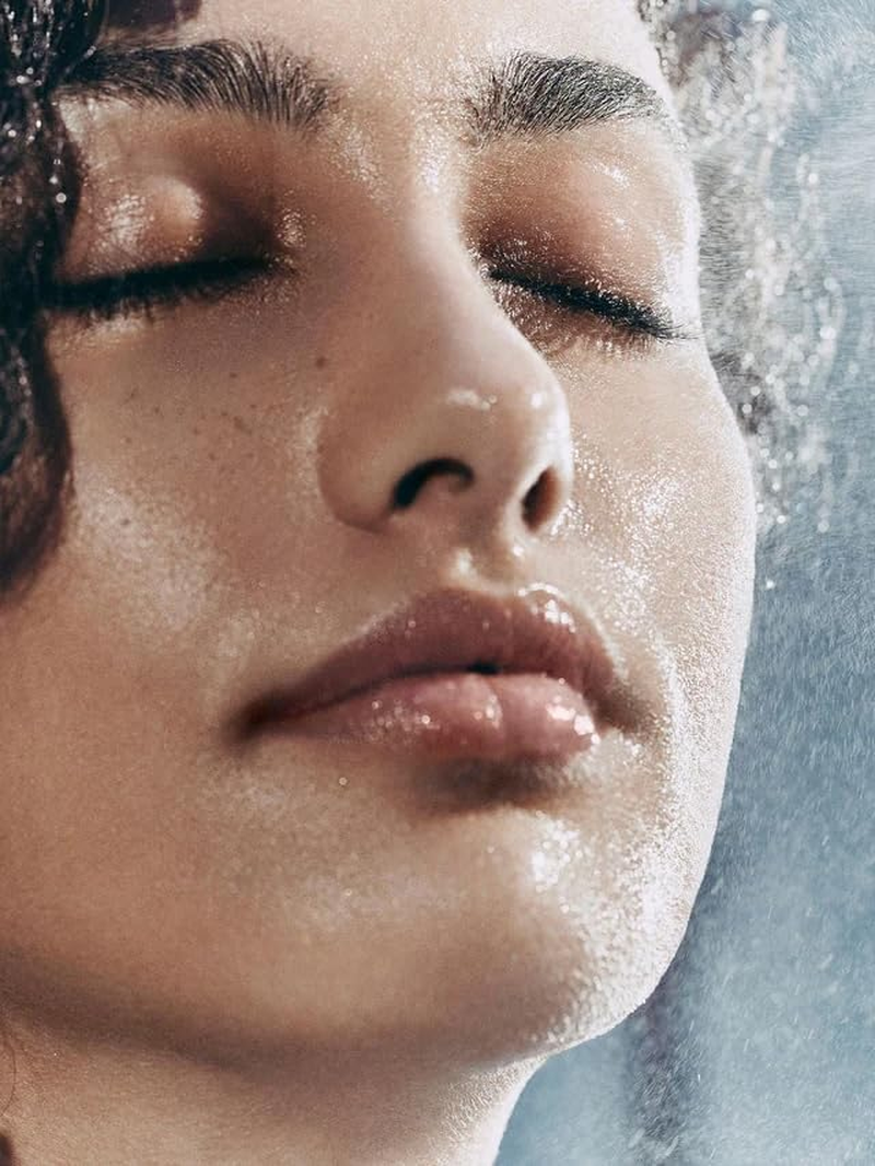 Natural Blue Light Face Mist image number 6