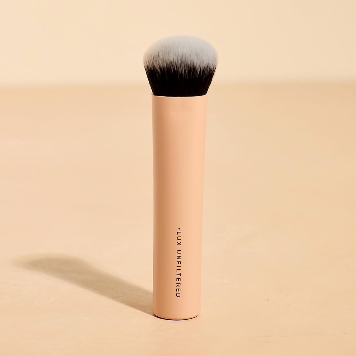 + Lux Unfiltered - Face Blending Brush for Makeup - Blush, Bronzer, Contour, and Foundation Brush for Liquids or Creams - for Buffing & Stiffiling - Vegan & Cruelty Free Synthetic Bristles image number 3