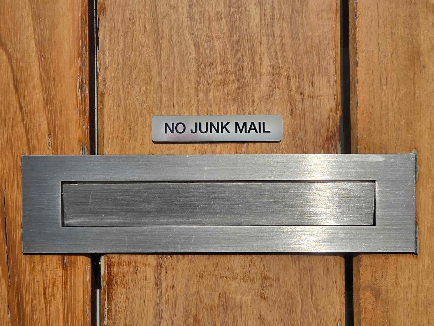 NO JUNK MAIL Sign Brushed Silver Gold Acrylic Plaque, 100 X 20Mm, Weatherproof Engraved Mailbox Sign, Self-Adhesive Backing, Outdoor Letterbox Label No Rusting Easy to Maintenance