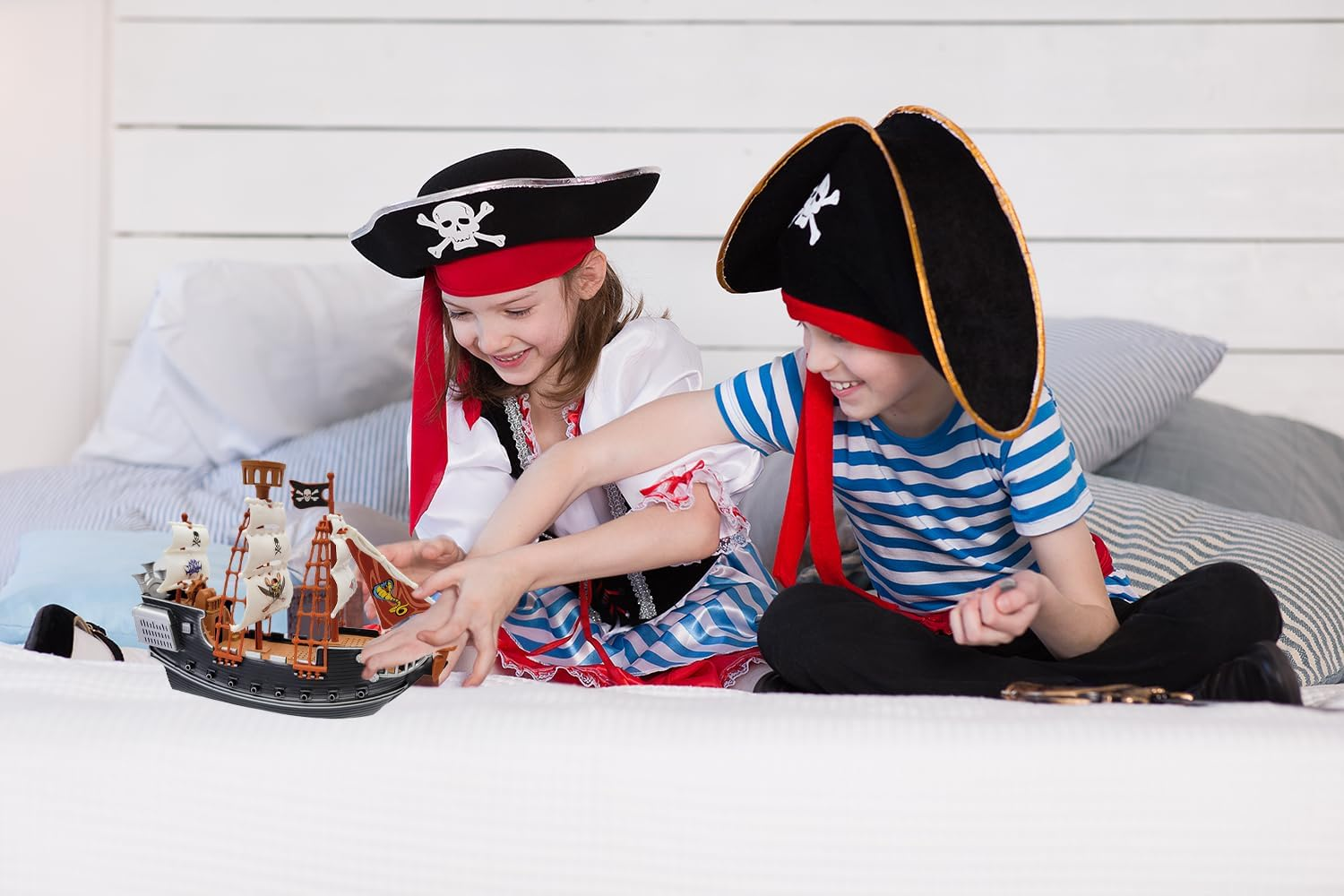 The Dreidel Company Detailed Pirate Boat Ship Adventure Playset, Pirate Fun Toy, Party Favors, 10"