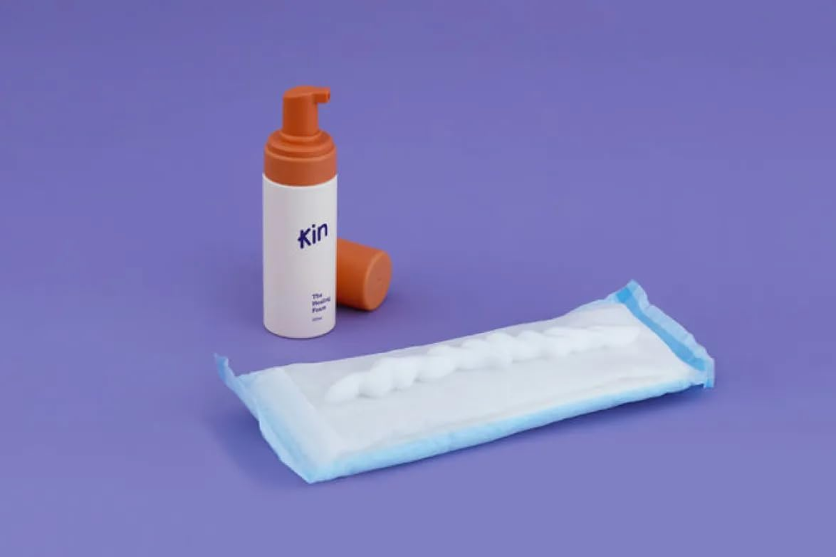 Kin the Healing Foam 150Ml | Witch Hazel Perineal Foam | Postpartum Care Essential for Soothing Aches & Tears | Relieves Discomfort and Swelling from Perineal Tears & Haemorrhoids after Childbirth image number 3