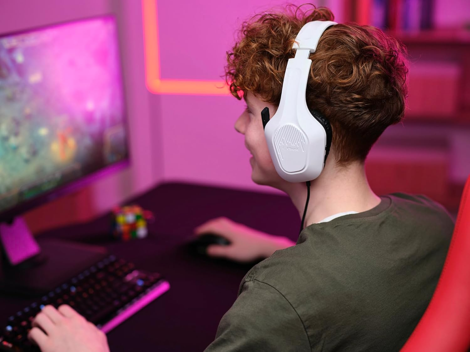 Trust Gaming GXT 418W Rayne Lightweight Gaming Headset for PC Xbox PS4 PS5 Switch Mobile, 50Mm Driver, 2M Cable, 3.5Mm Audio Port, Over-Ear Headphones with Cable, White image number 5