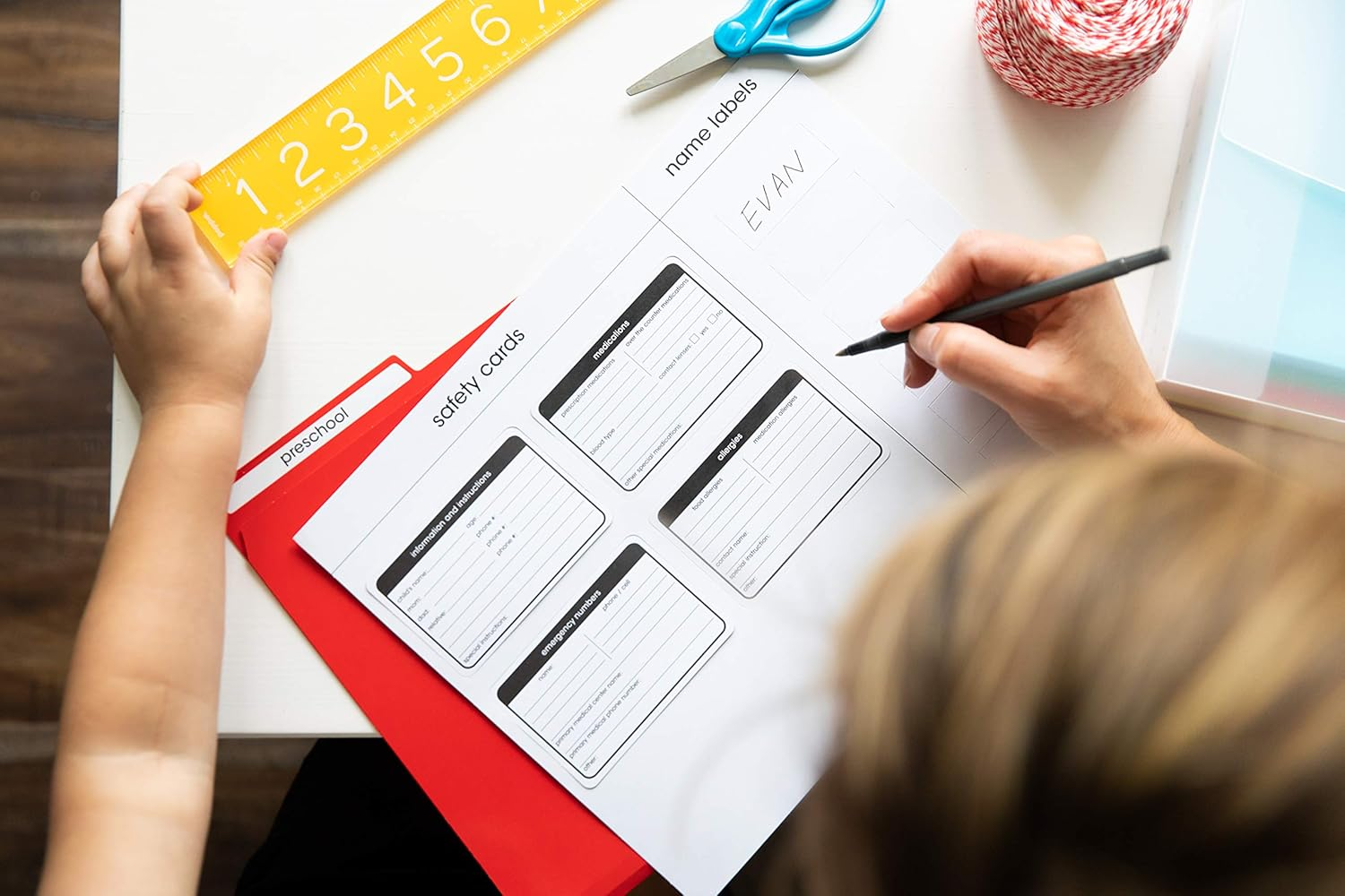 Pearhead School Years Organizer, Children&rsquo;S School Highlights and Accomplishments Organizer for Parents, File Keeper for Kids, White image number 2