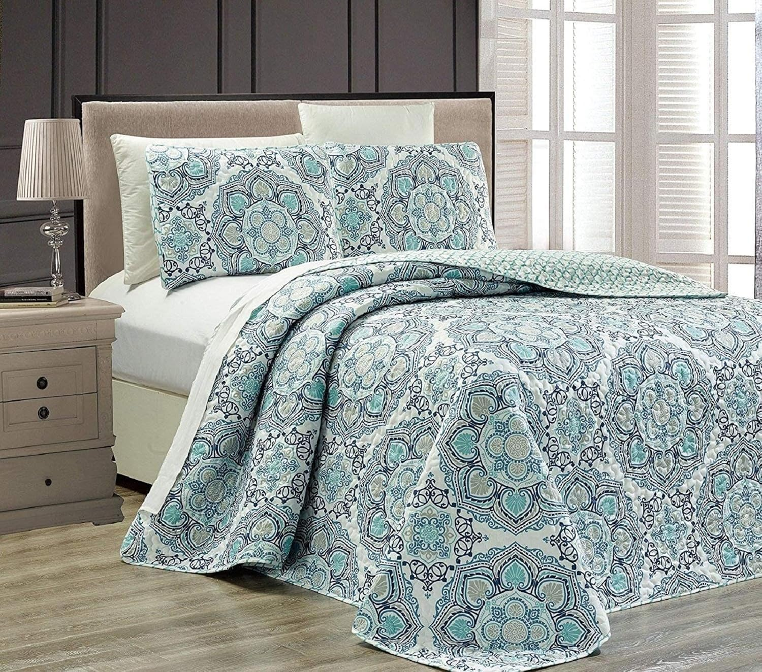 Linen plus King/California King 3Pc Reversible Oversized Bedspread Set Medallion Print Navy Blue White Teal Aqua Taupe New image number 2