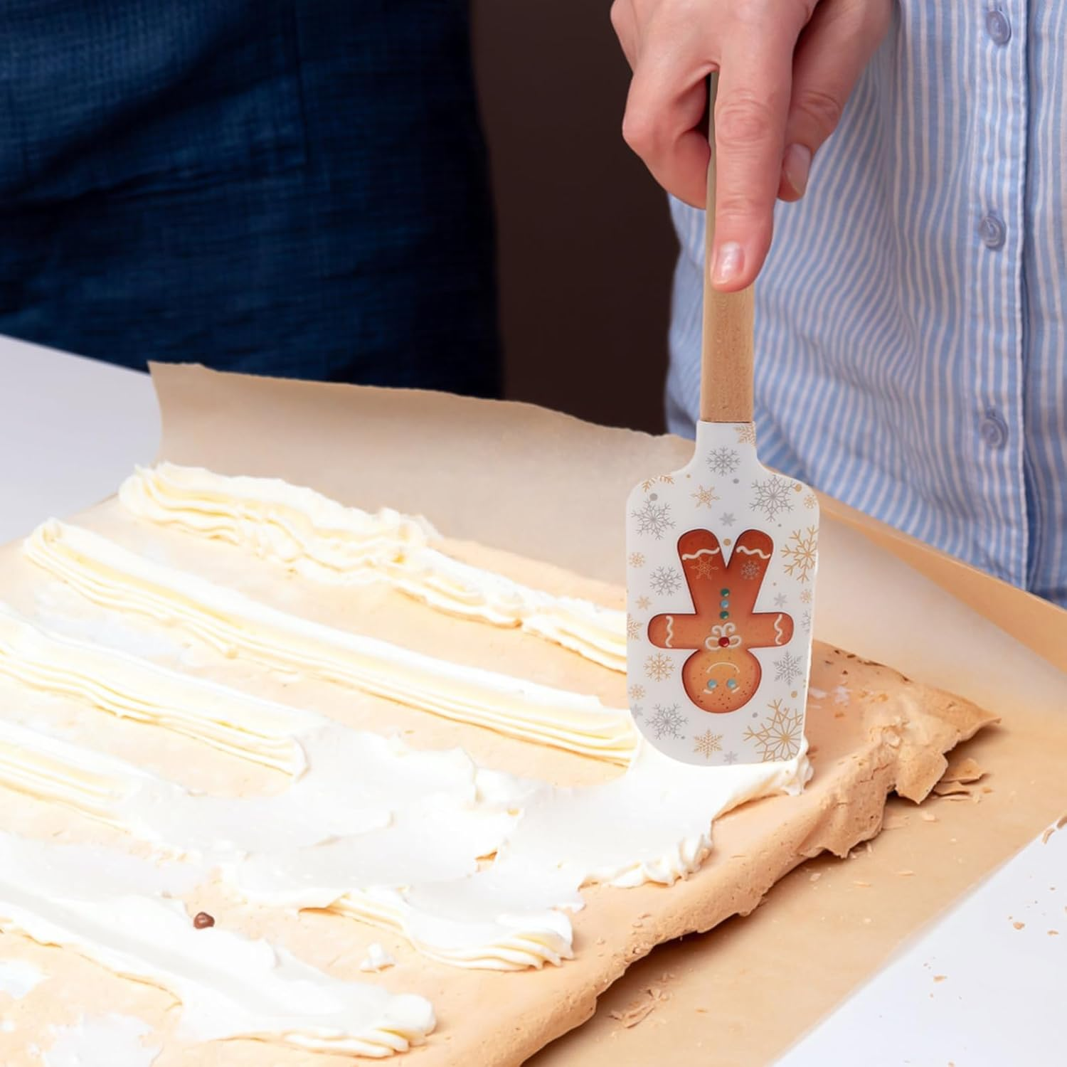 Cabilock 4Pcs Christmas Silicone Spatula Baking Kitchen Utensils for Cake Decorating and Jar Scraping image number 3