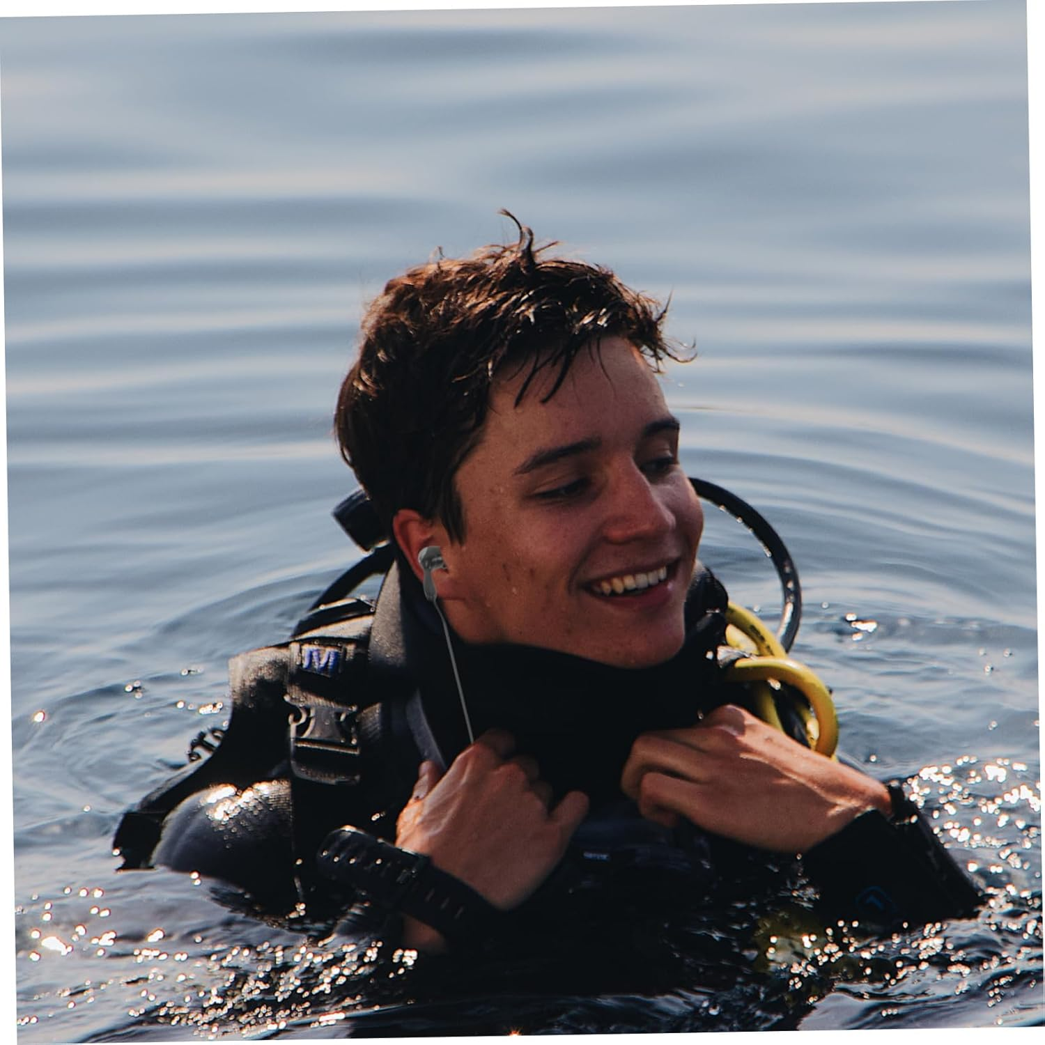 GARIOUANS Waterproof Mp3 Earphones for Swimming With-Ear Design and Ear Hook, 2Pcs Music Player Earphone for Diving, Shower, and Surfing image number 3