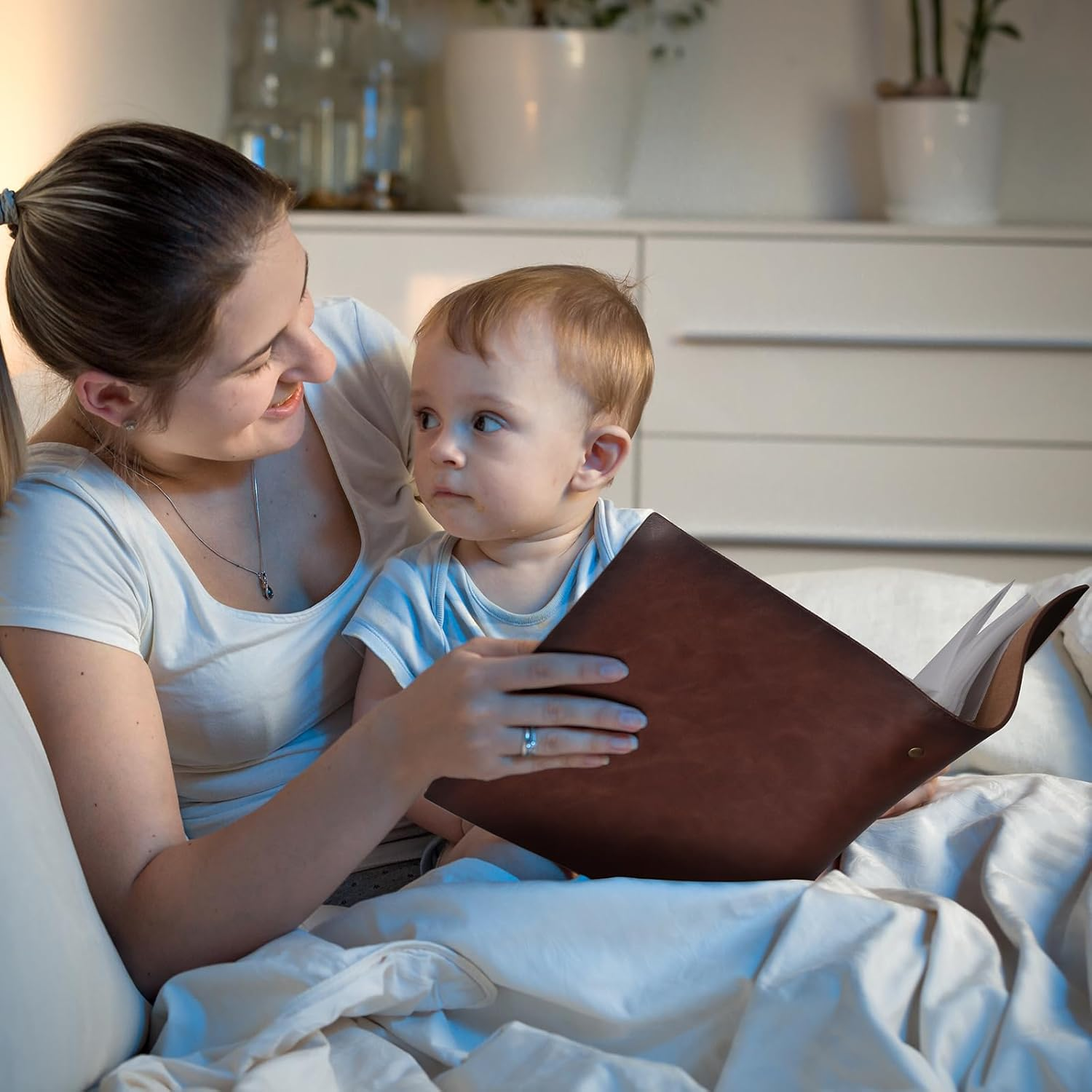 Photo Album 4X6 200 Photos, Genuine Leather Photo Albums with Writing Space with 30 Writing Paper, Travel Family Wedding Kids Graduation Ultrasound Baby Picture Album Scrapbook Photo Album (Simple) - Brown image number 6