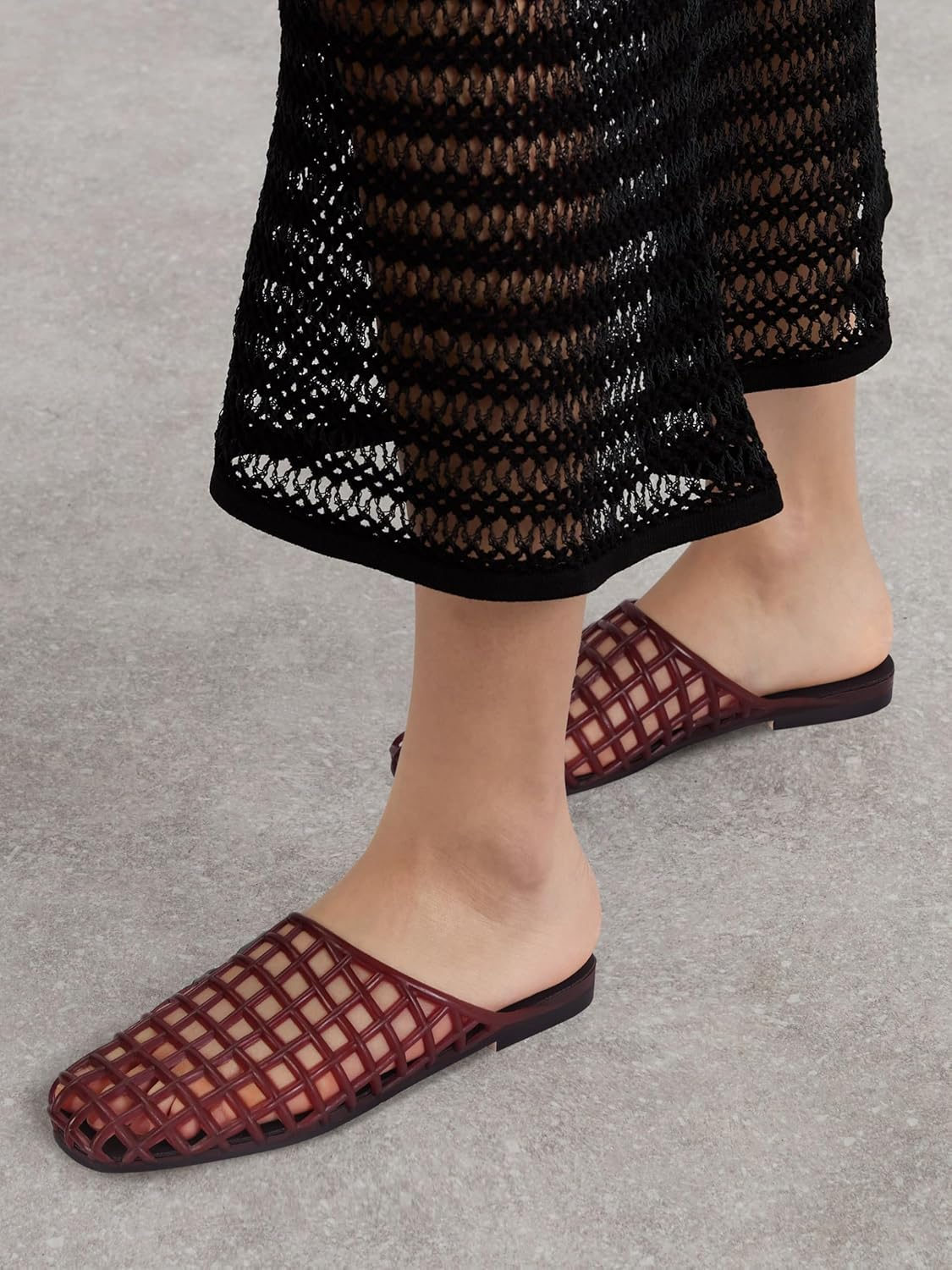 MAIJED Clear Jelly Flats for Women Closed Toe Mesh Hollow Jellies Mule Sandals Slip on Jelly Slides Casual Comfortable Summer Beach Slipper Sandals image number 5