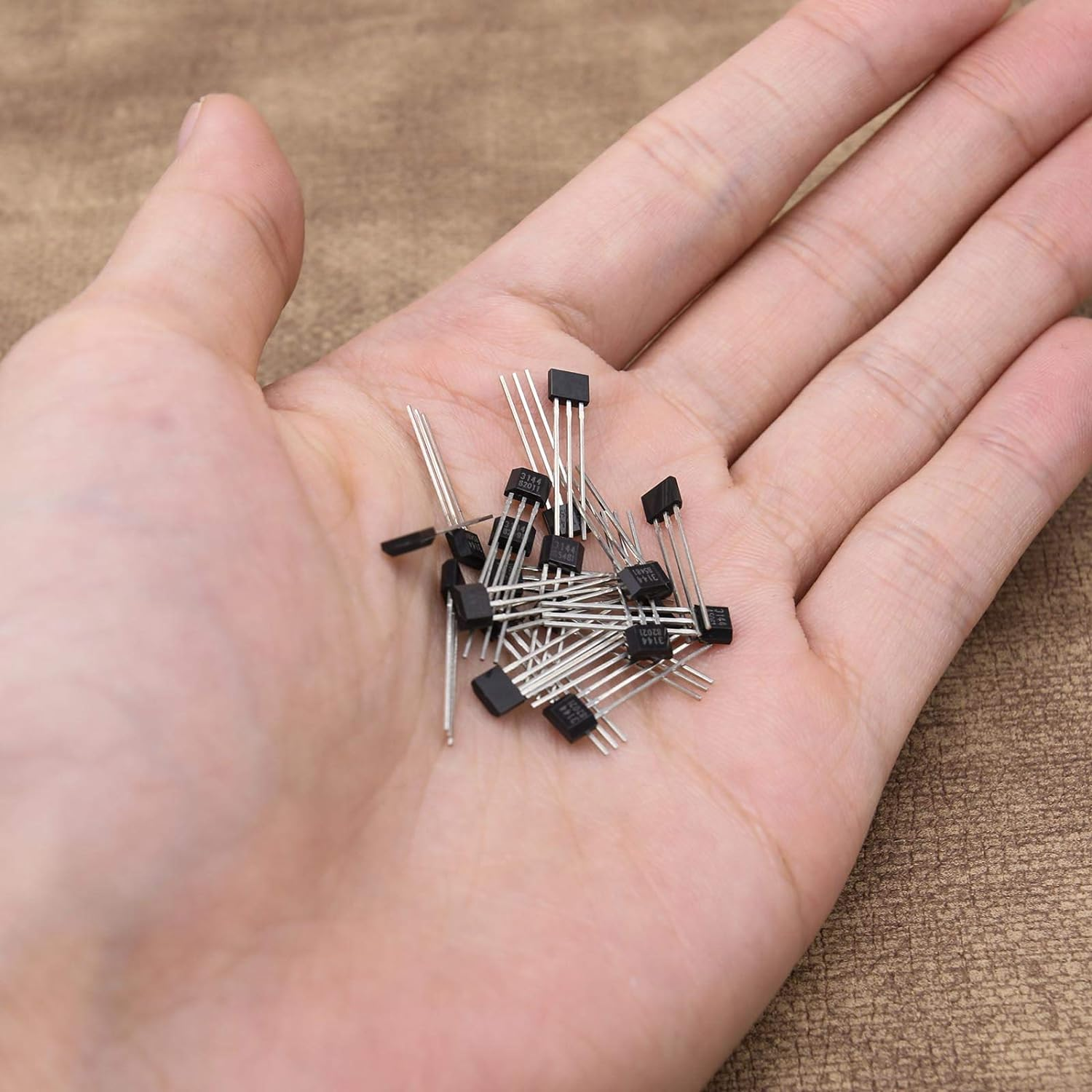 Emsea 20Pcs A3144/OH3144/44E/AH3144E TO-92UA Linear Hall Effect Switch Sensors 3 Terminals for Automotive Industrial Applications image number 4