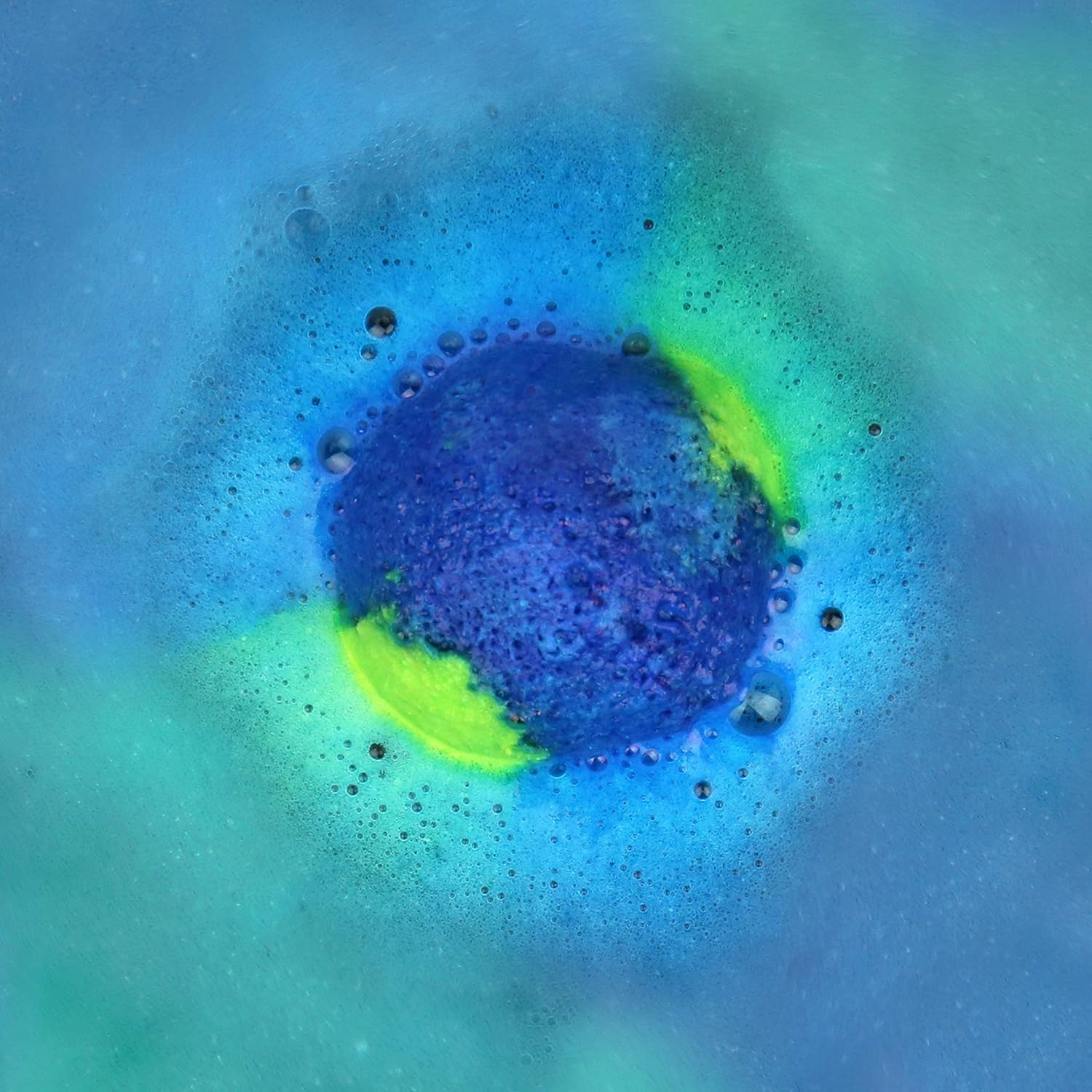 Gift Republic You'Re My World Bath Bomb, Blueberry and Green Tea Scented, Handmade Fizzing Bath Essential, Relaxing Aromatherapy, Nourishing Ingredients for Soft, Smooth Skin and Calming Bath image number 2