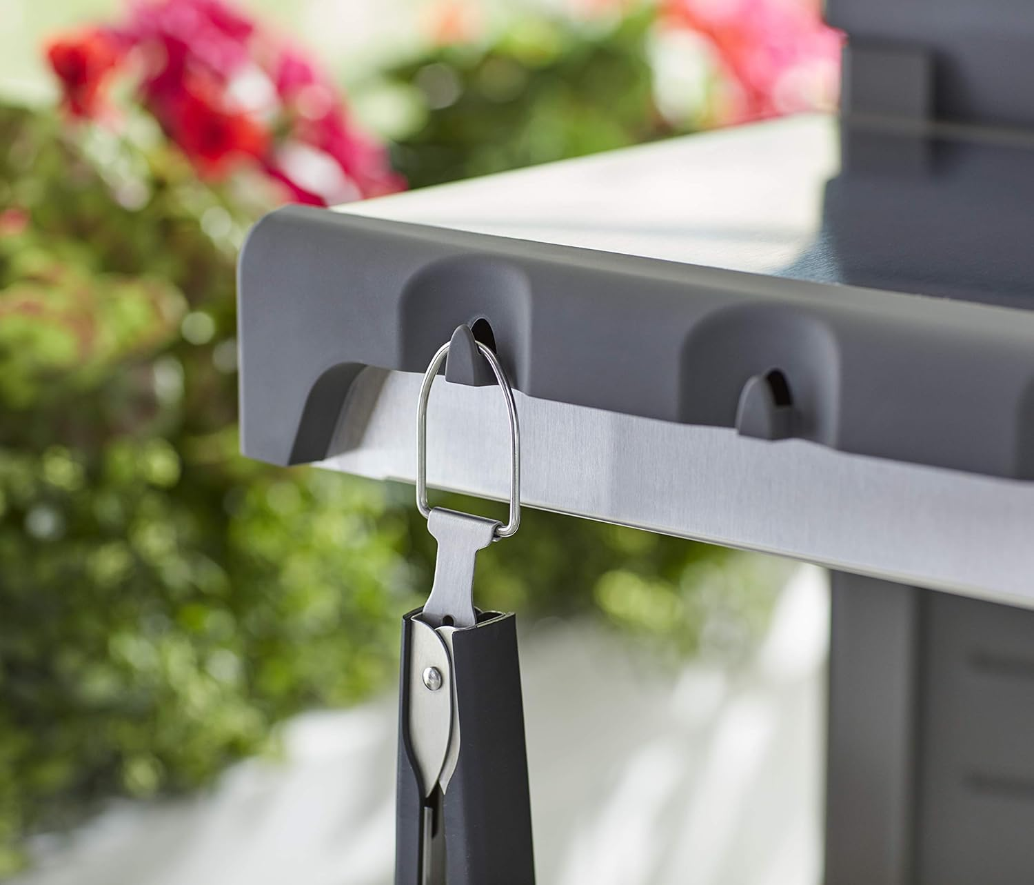 Weber Premium Grill Tongs image number 2