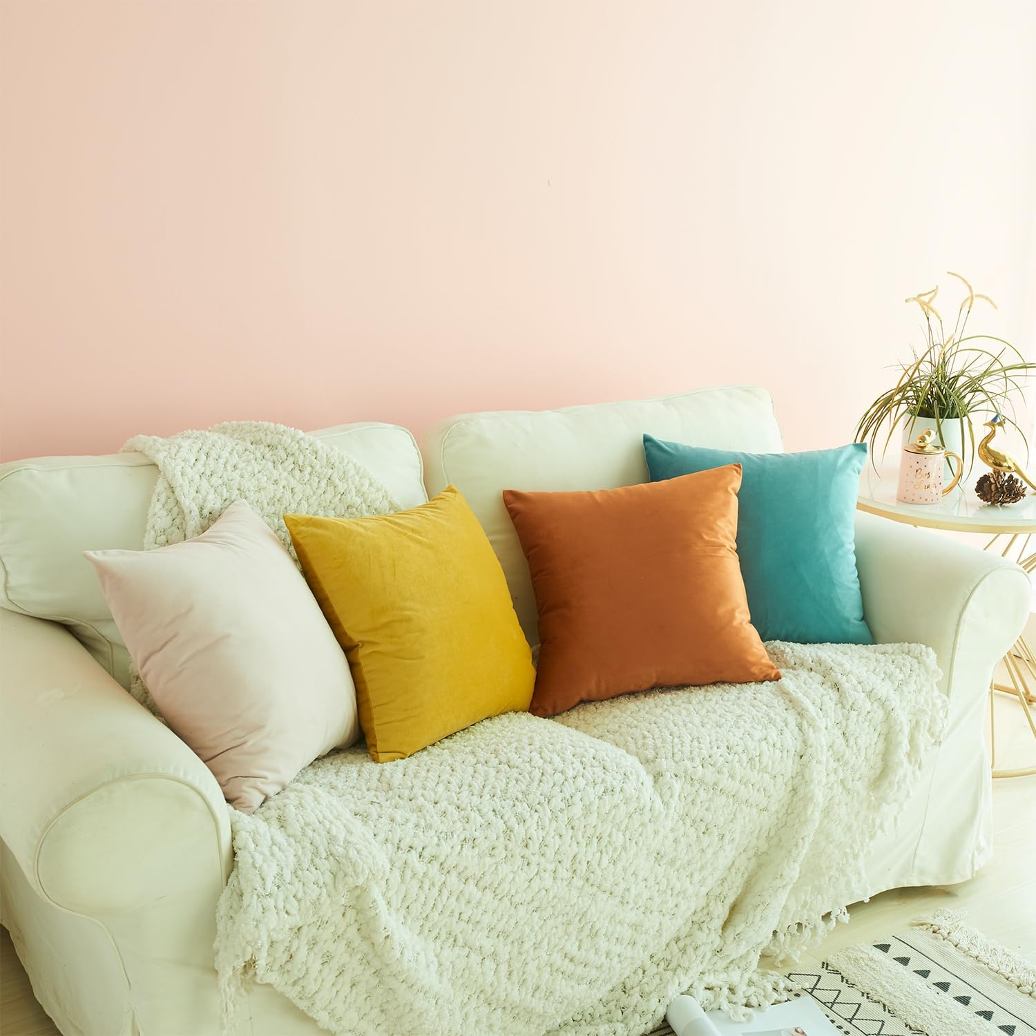 Set of 4 Velvet Throw Pillow Covers, Soft Square Home Decorative Cushion Cases Cozy Cushion Covers for Couch Sofa Car Bedroom Living Room Home Patio Indoors Outdoors Style Home Decor 45 X 45 Cm